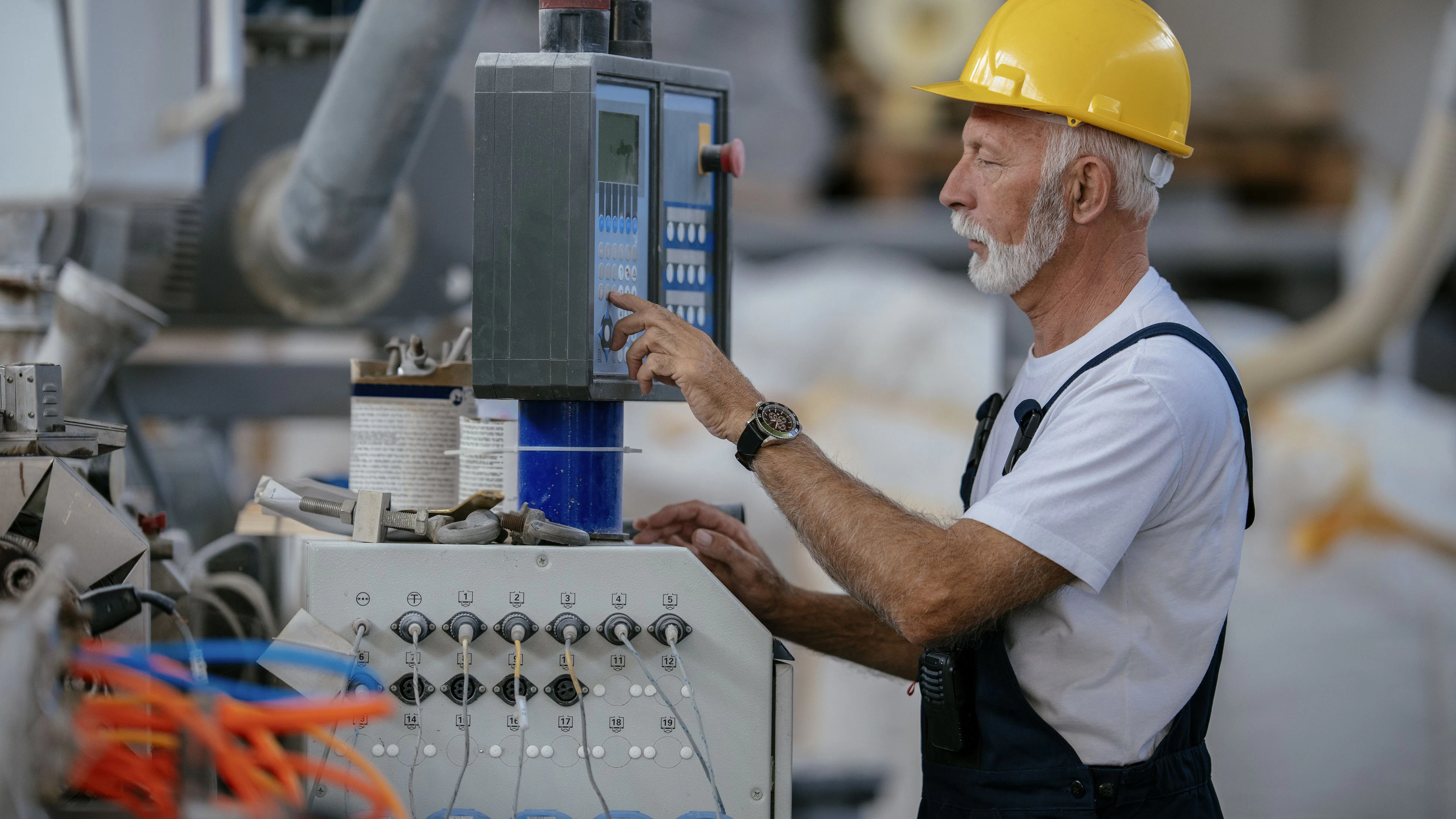 Pensionisten, die weiter arbeiten, winken ab 2027 bis zu 15.000 Euro Steuerfreibetrag auf den Zuverdienst.