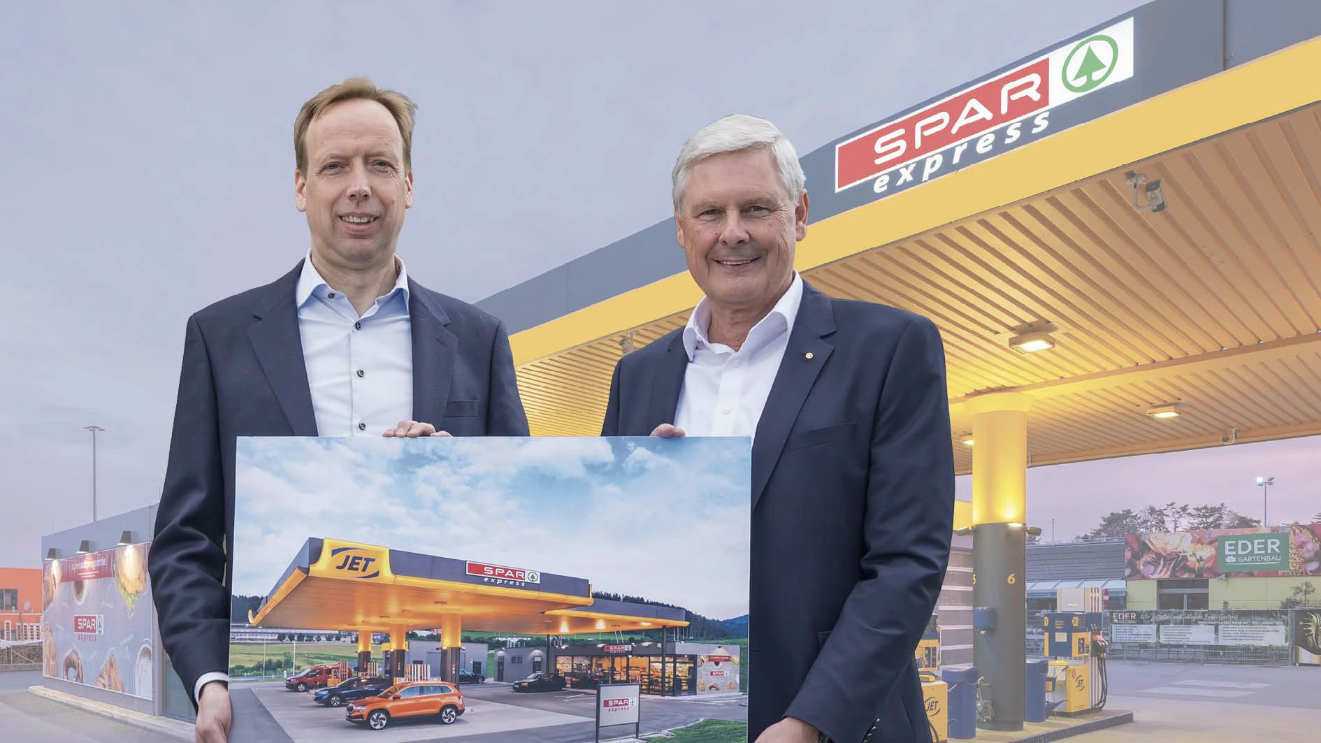 Spar-Vorstandsvorsitzender Hans K. Reisch (r.) und Erik Gille, GF von Jet Tankstellen Austria, stellen die neue Kooperation vor.