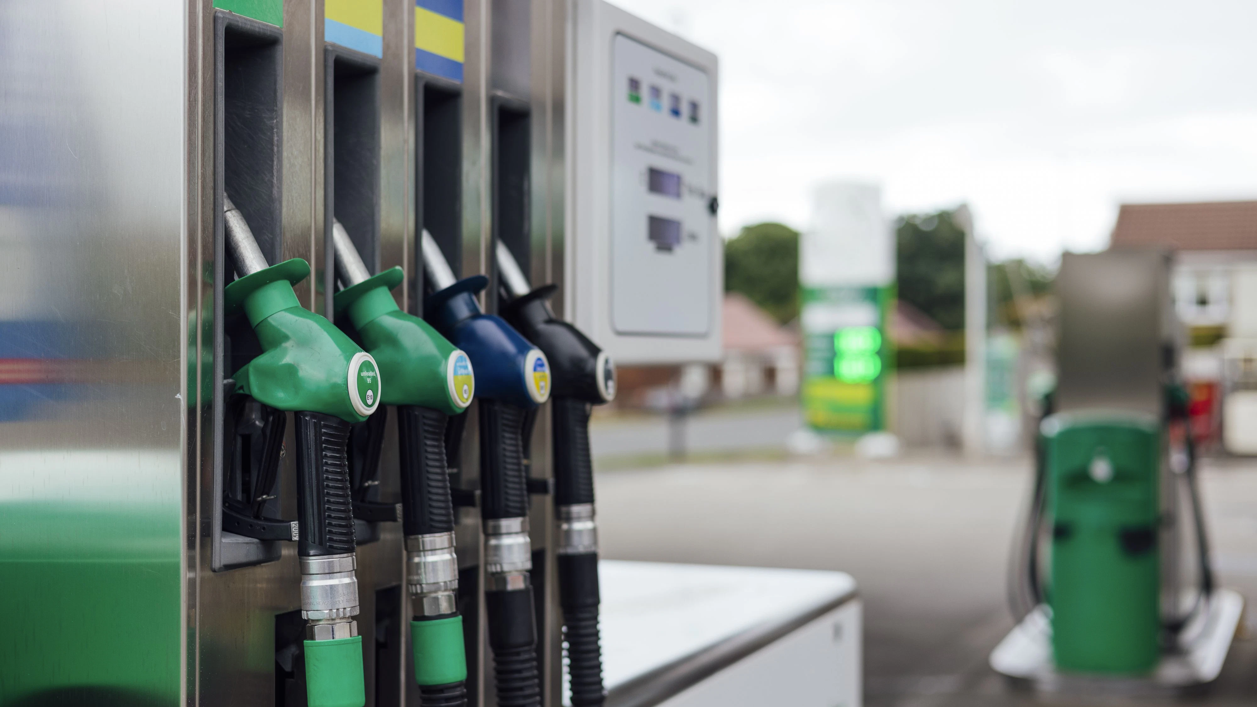 Auf Willhaben wird in Villach eine ganze Tankstelle verkauft-