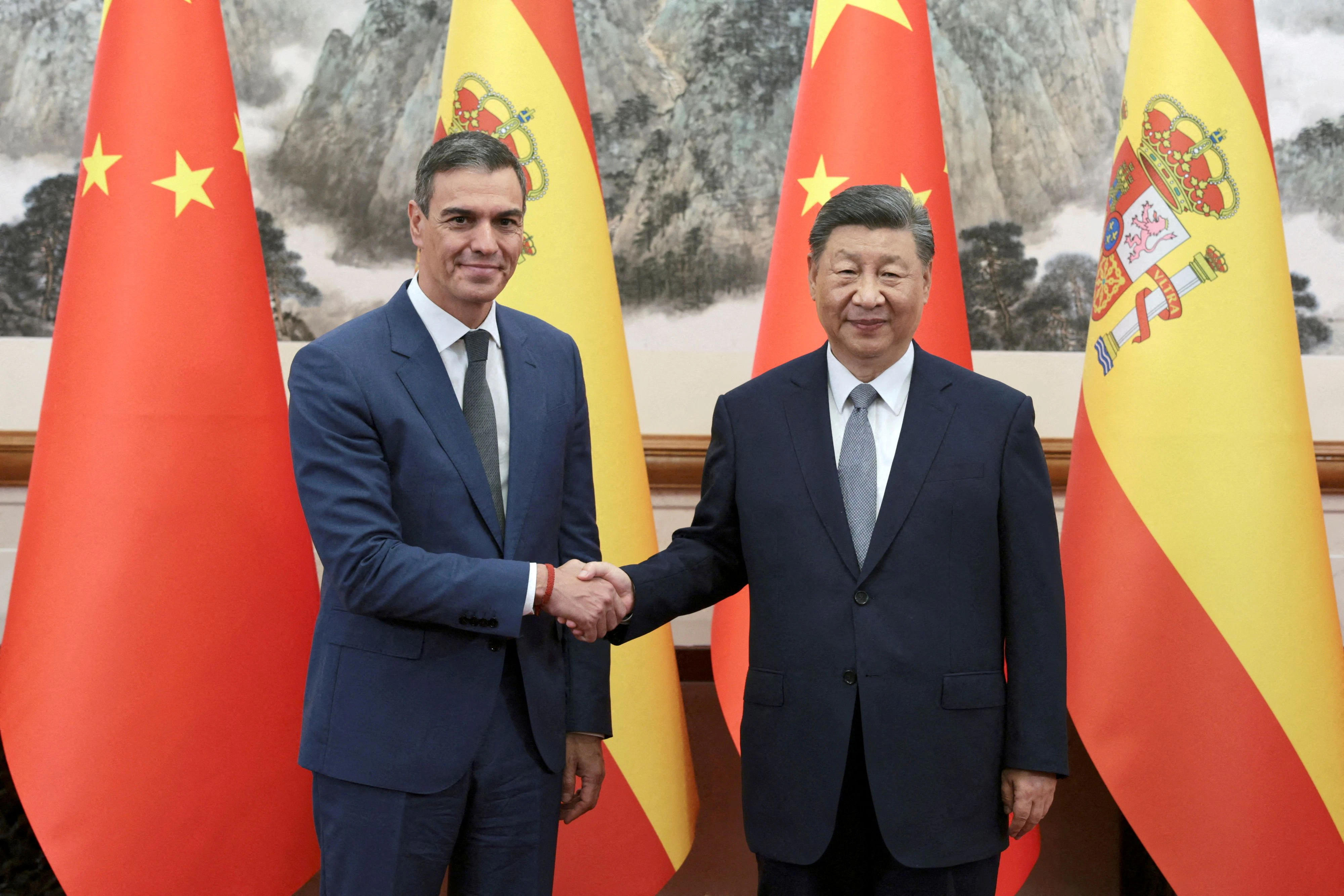 Sánchez mit Chinas Präsident Xi Jinping: Spaniens Premier befindet sich derzeit auf Staatsbesuch im Reich der Mitte