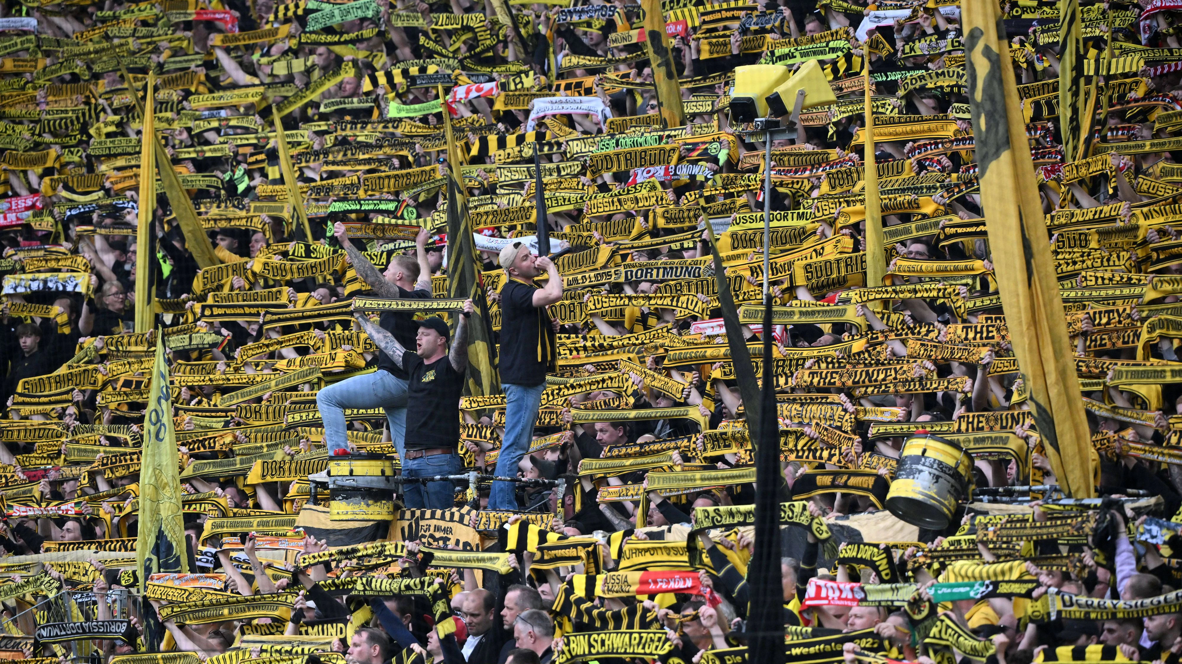 Heute.at - BVB-Fan kollabierte auf Südtribüne, ist verstorben