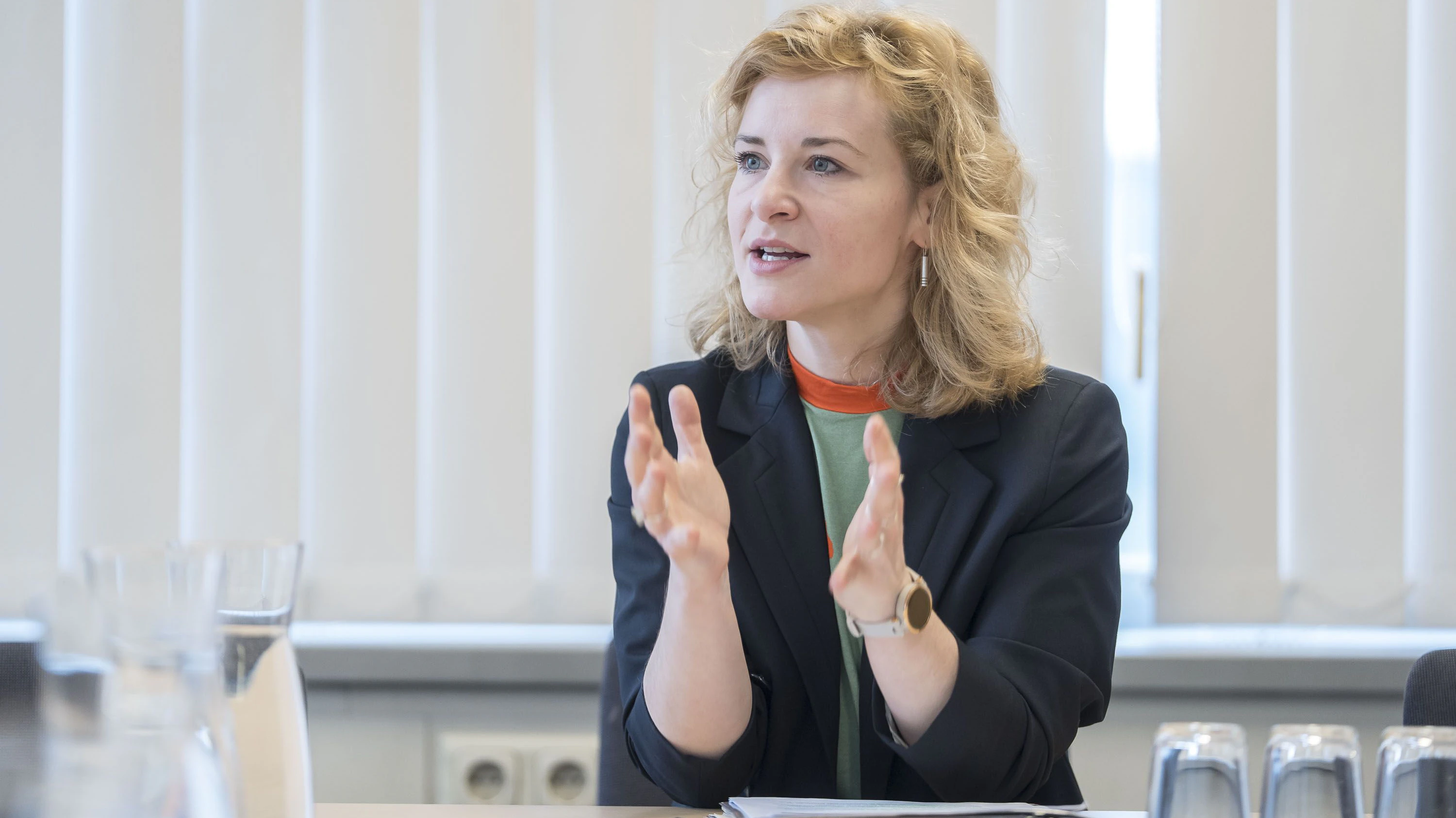 Wissenschaftsministerin Eva-Maria Holzleitner (SPÖ) bringt leistbare Verpflegung an Hochschulen auf den Weg.