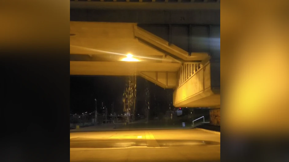 Heute.at - Wasser-Chaos auf der Wiener Reichsbrücke nach Rohrbruch