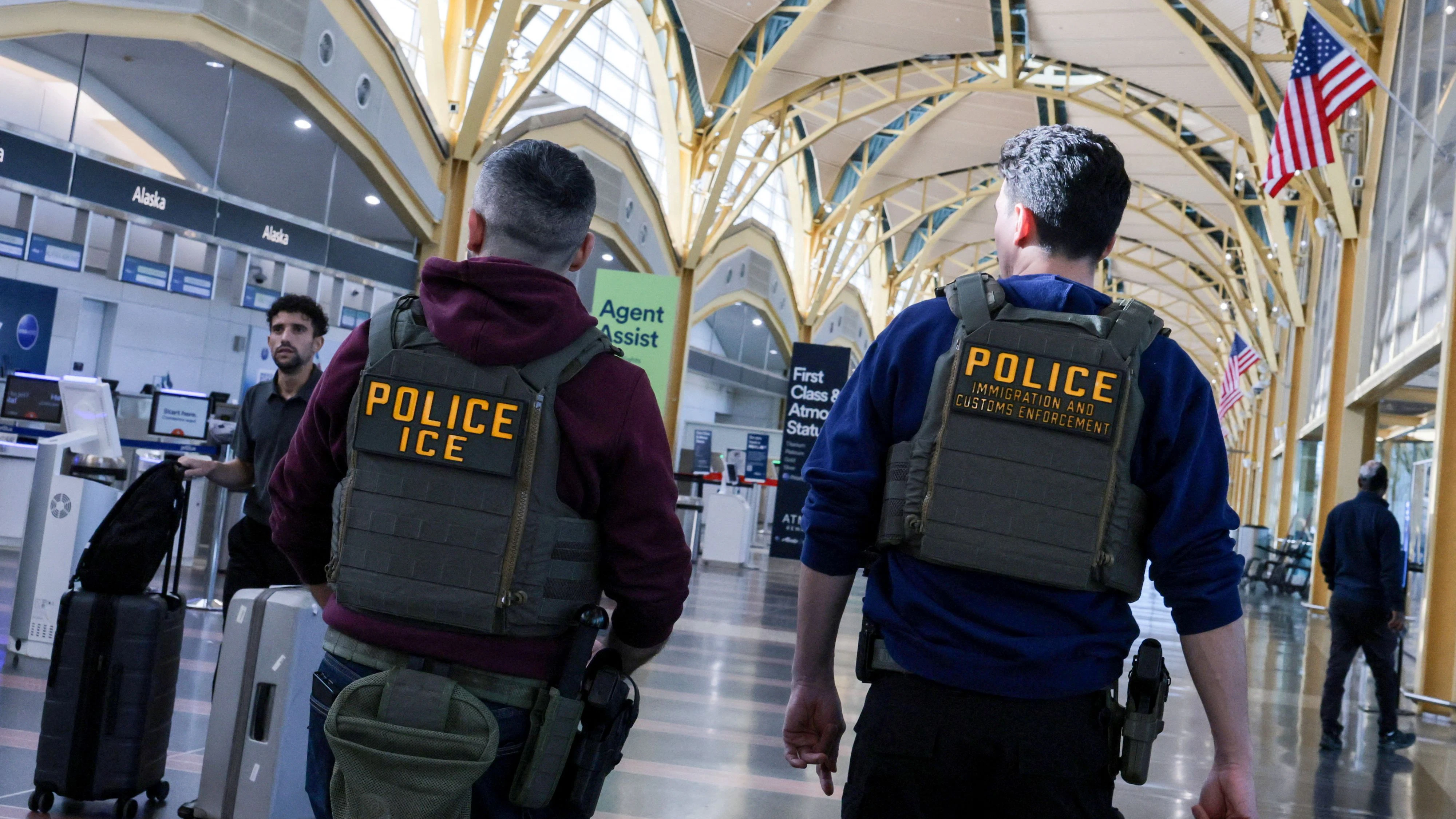 Beamte der US-Einwanderungs- und Zollbehörde (ICE) sollen die betagte Französin verhaftet und ihr an Händen und Füßen Handschellen angelegt haben.