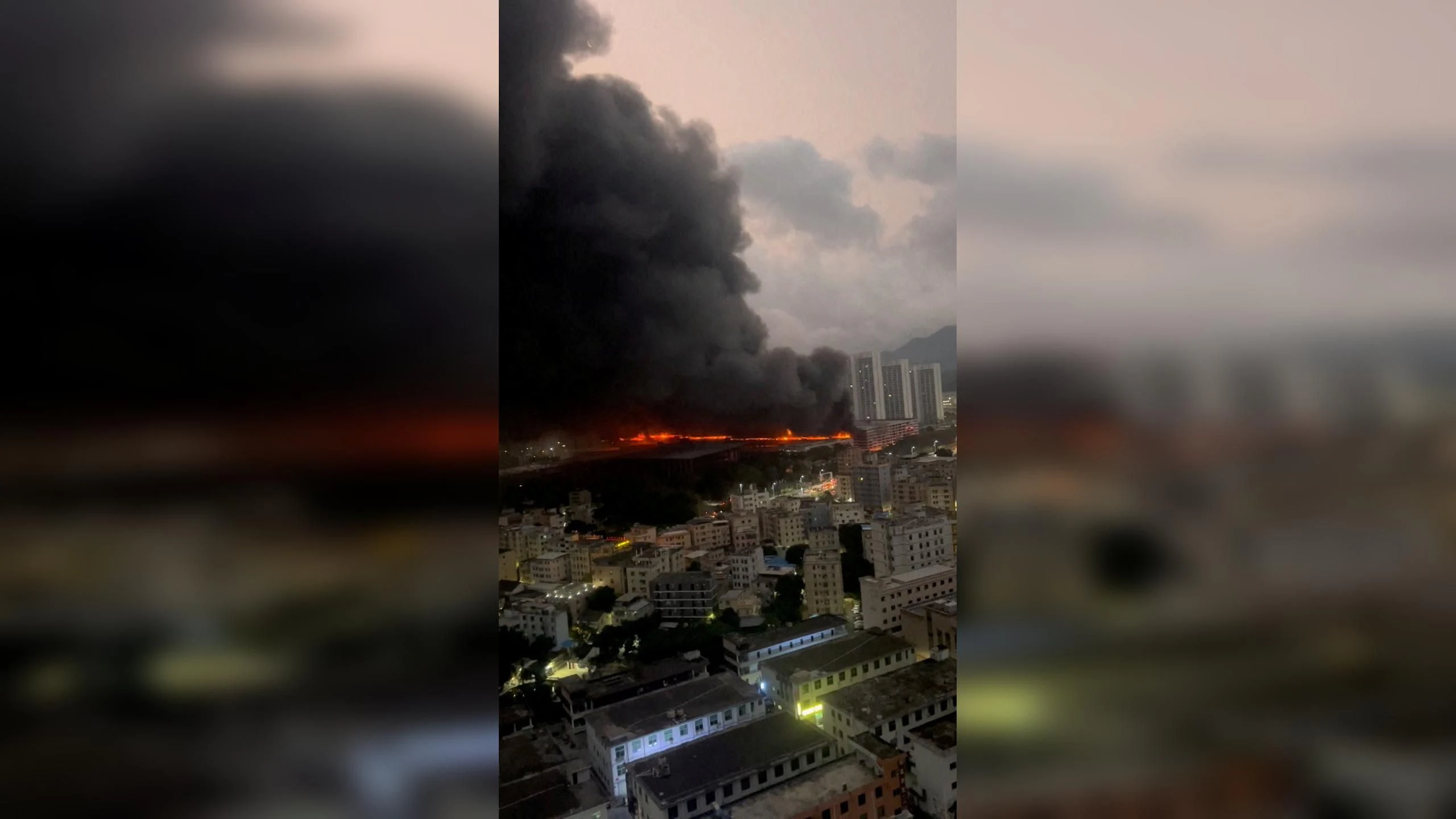 Heute.at - Gigantisches Inferno! Großbrand bei E-Auto-Hersteller