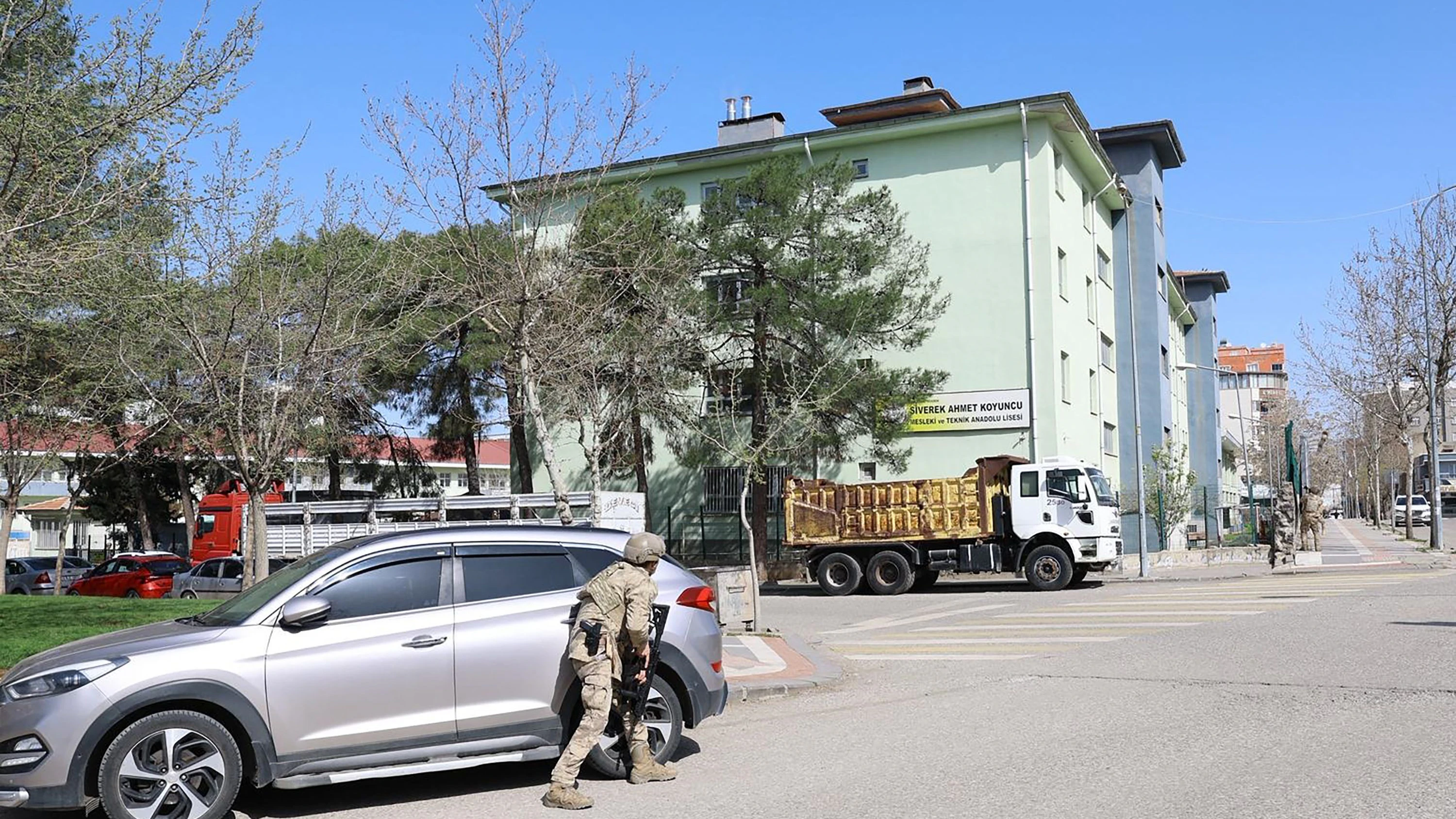 Heute.at - Teenager eröffnet an Schule in der Türkei das Feuer
