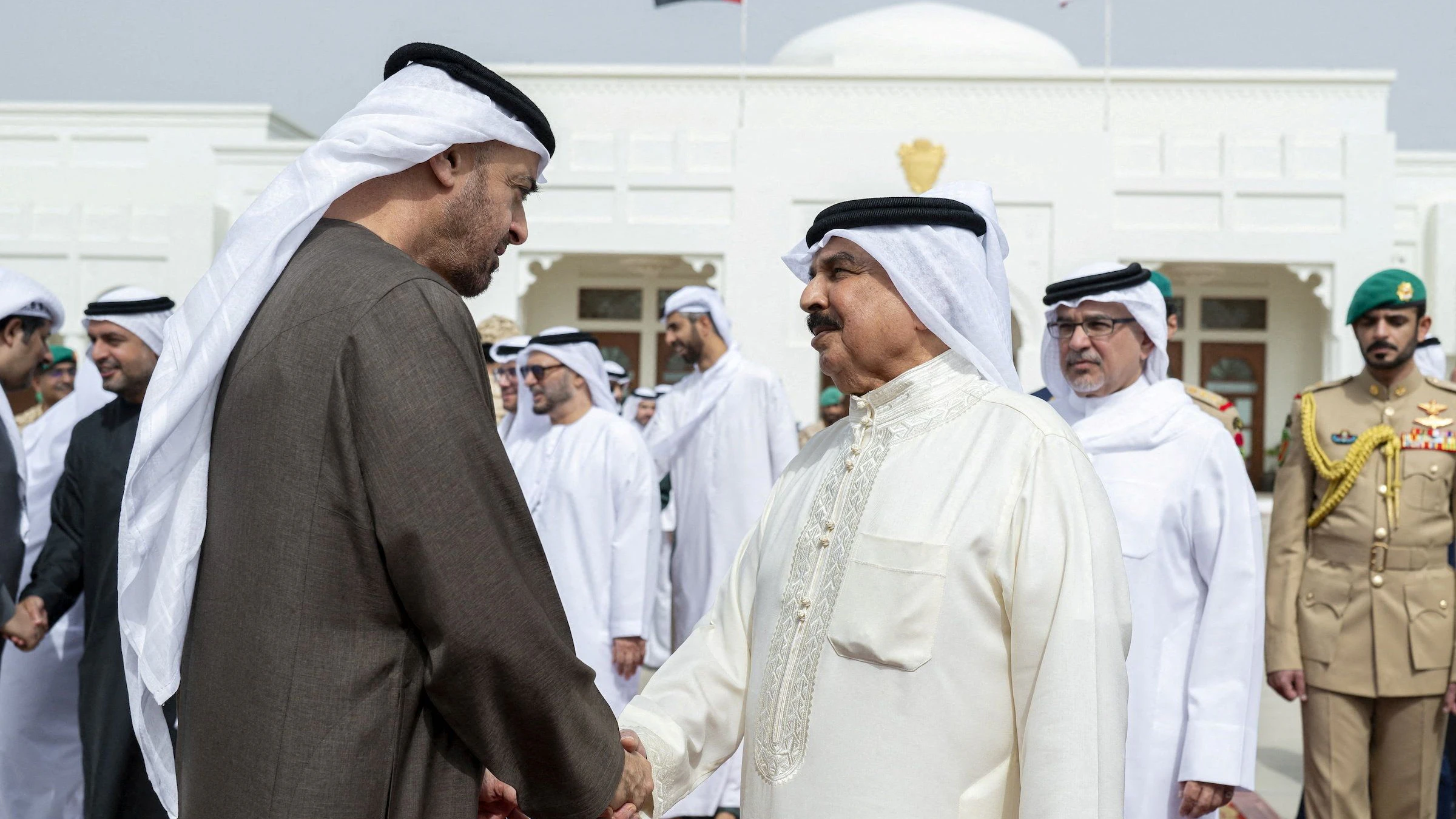 Die Golfstaaten drängen auf eine Öffnung der Meerenge: Sheikh Mohamed bin Zayed Al Nahyan, Präsident der Vereinigten Arabischen Emirate, mit dem König von Bahrain, Hamad bin Isa Al Khalifa