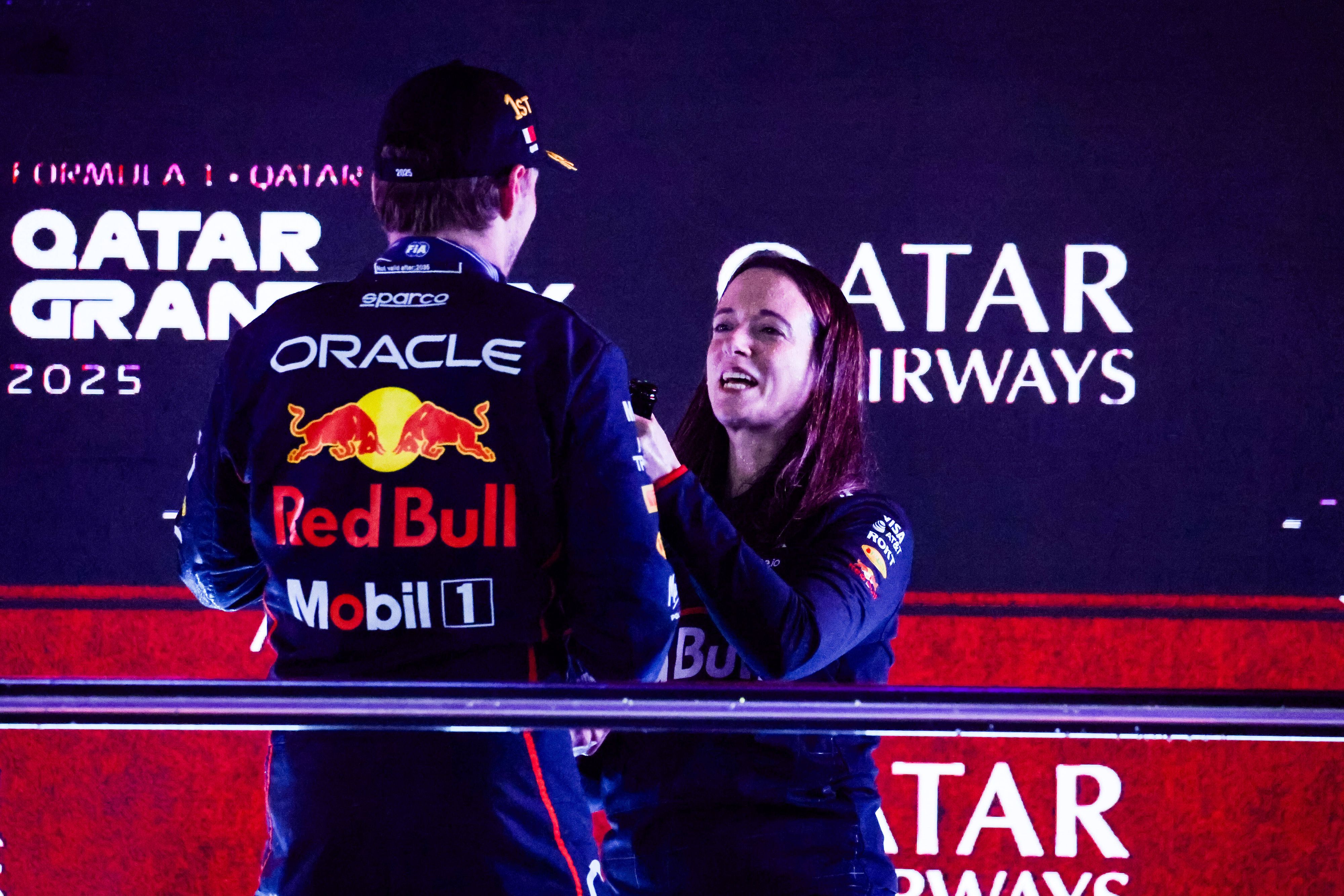 Formel-1-Star Max Verstappen und die Red-Bull-Chefstrategin Hannah Schmitz. 
