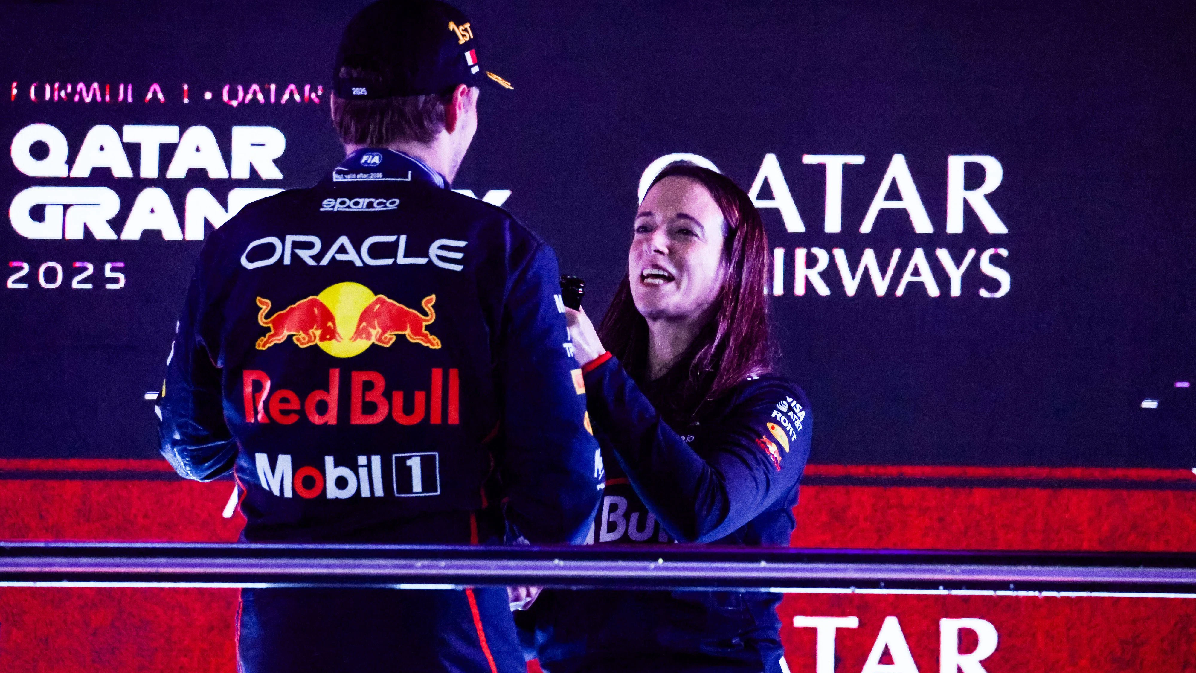 Formel-1-Star Max Verstappen und die Red-Bull-Chefstrategin Hannah Schmitz. 