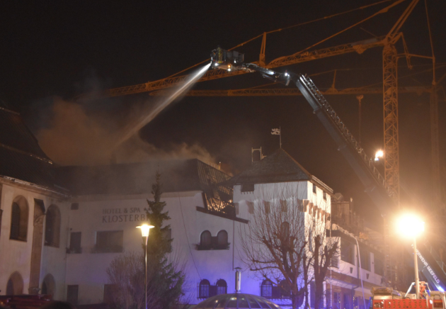 Die Rettungskräfte stehen in Seefeld im Großeinsatz.