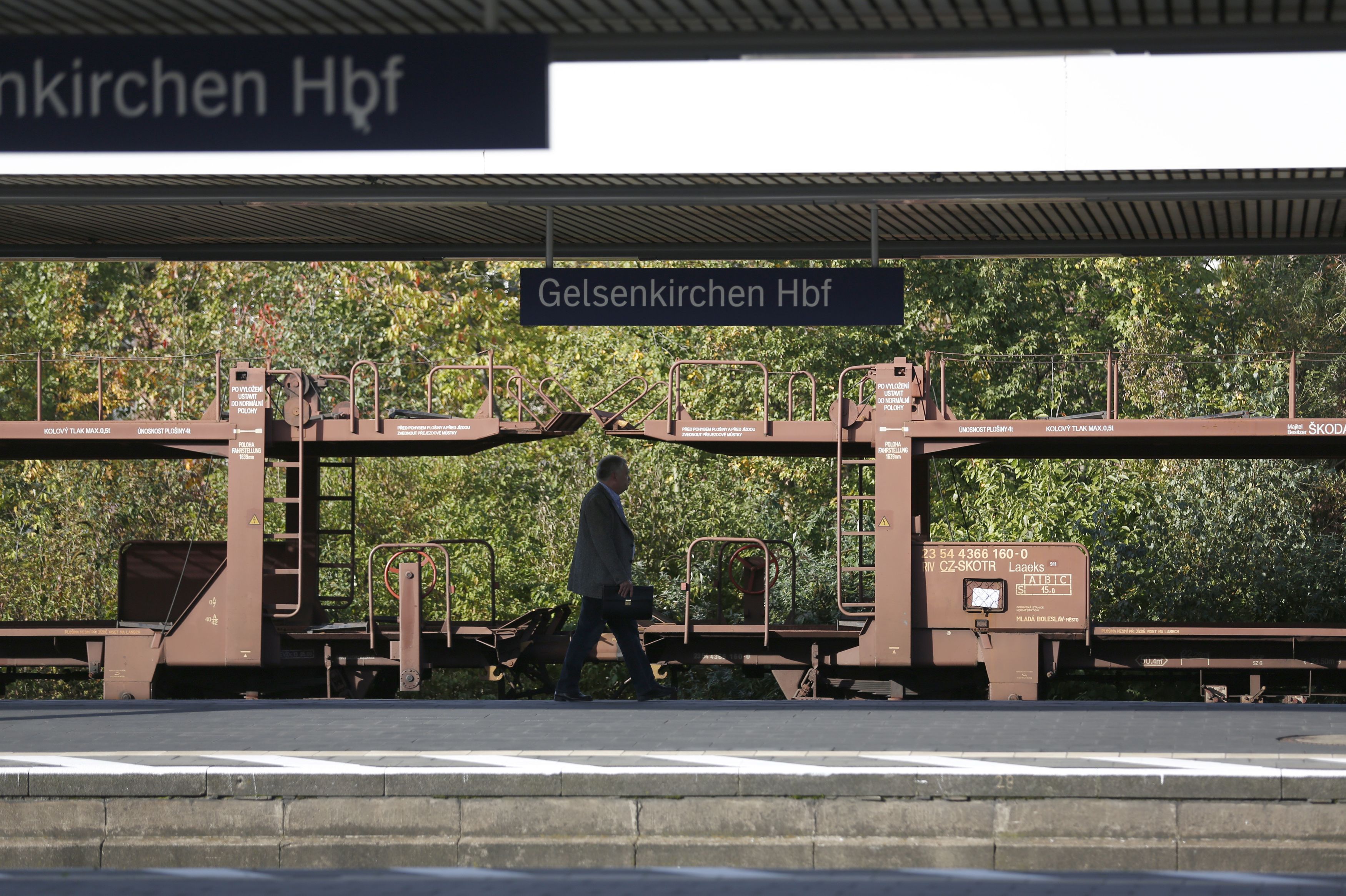 Der Hauptbahnhof in Gelsenkirchen wurde in der Nacht auf Dienstag durch einen Kabelschaden lahmgelegt. Archivbild- 