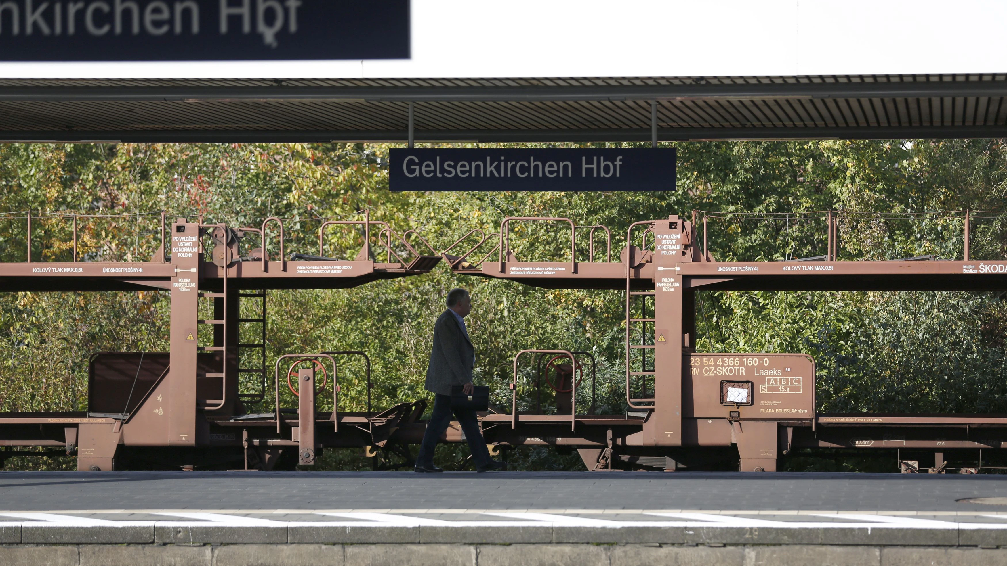 Heute.at - Bahnhof lahmgelegt, jetzt ermittelt der Staatsschutz