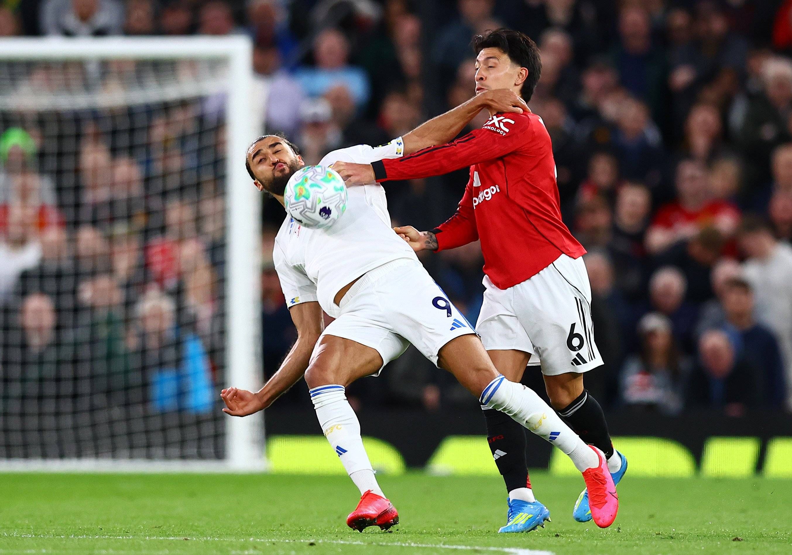 Lisandro Martinez riss Dominic Calvert-Lewin