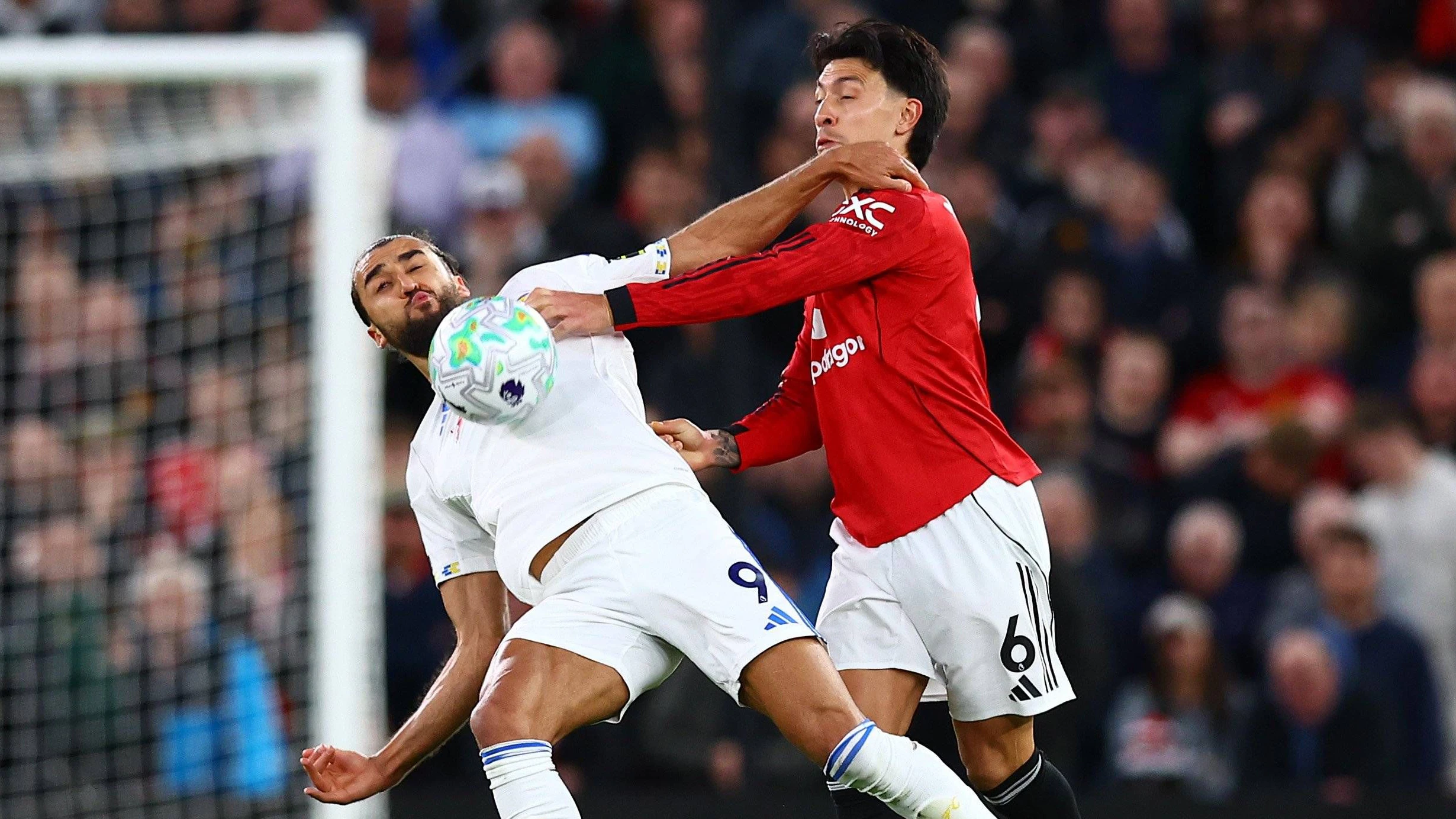 Lisandro Martinez riss Dominic Calvert-Lewin