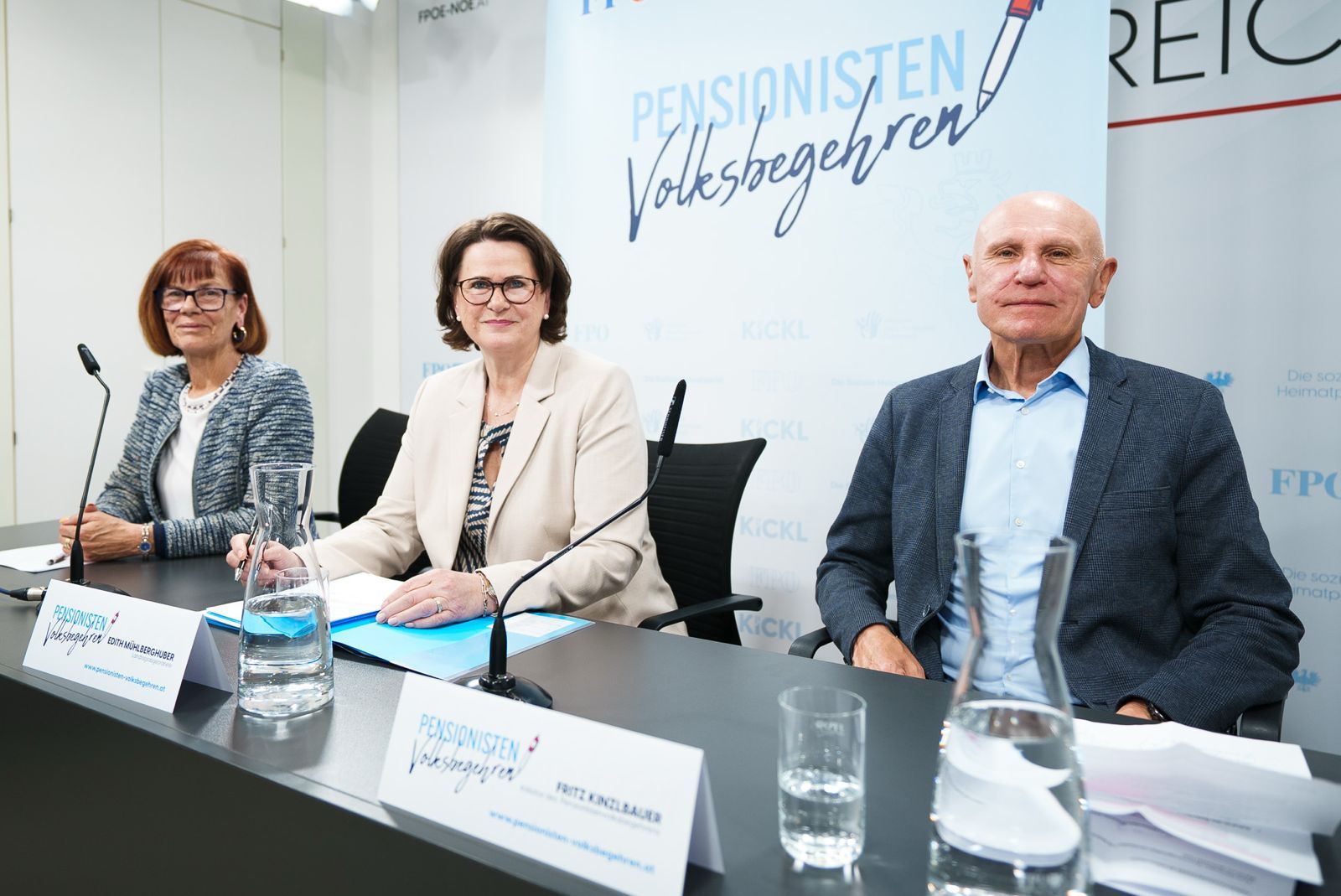 Edith Mühlberghuber (M.) mit Andrea Schartel und Fritz Kinzlbauer bei der Pressekonferenz