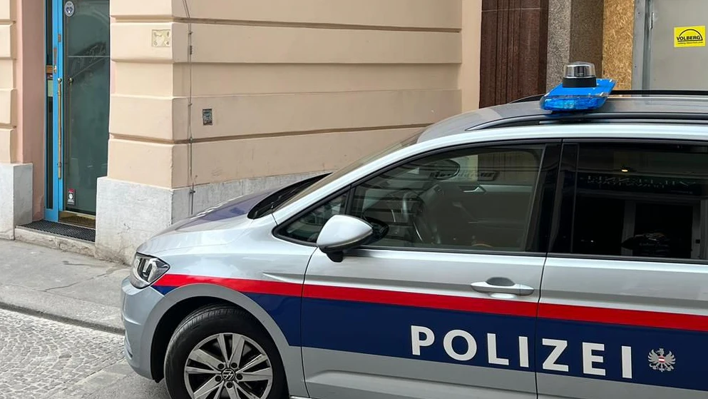 Mitten in der Wiener City wurde dieses Juweliergeschäft ausgeraubt. Die Polizei ermittelt auf Hochtouren.