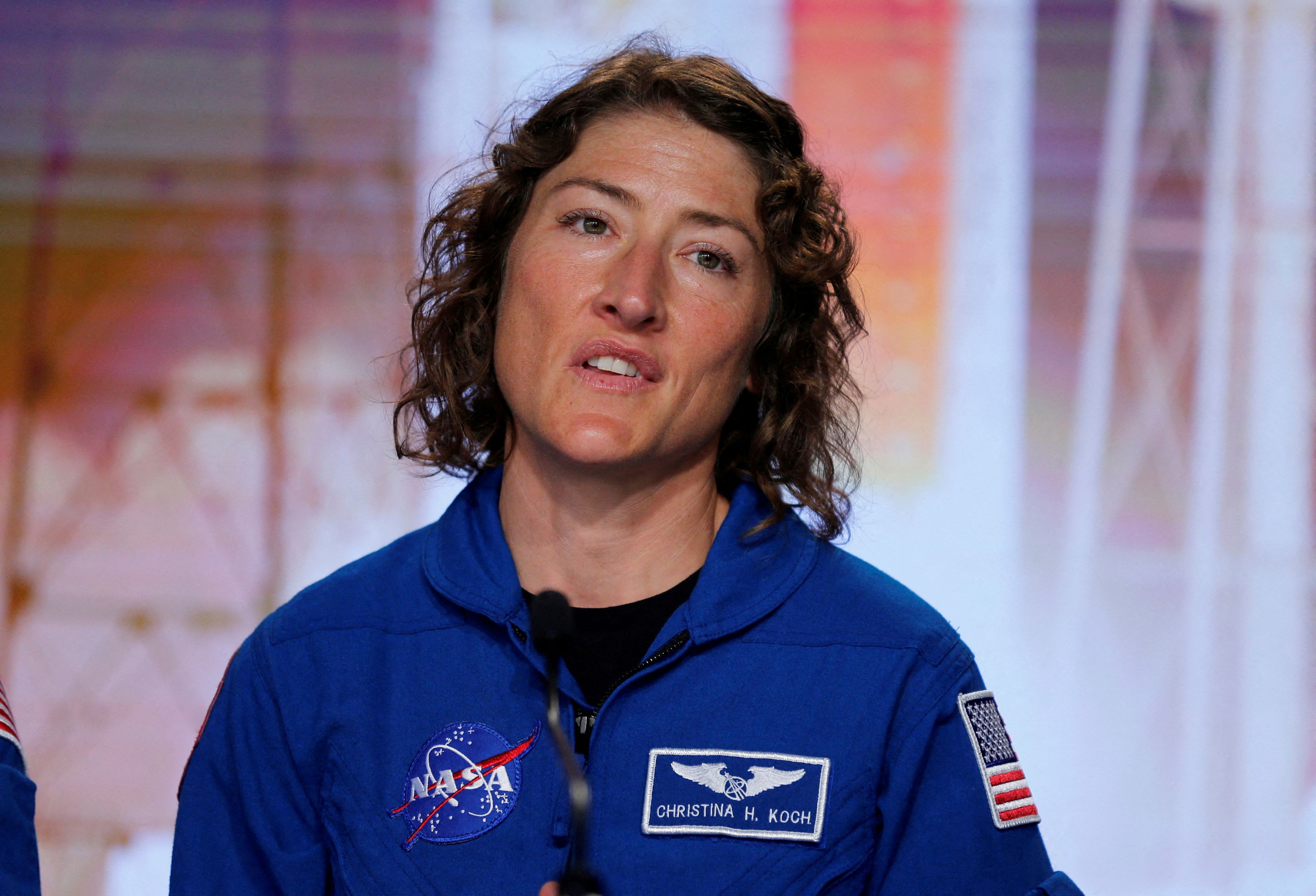 Astronautin Christina Hammock Koch wurde während ihrer Mondmission von ihrem Mann kontaktiert, weil er gewissen Dinge im Haushalt nicht finden konnte.