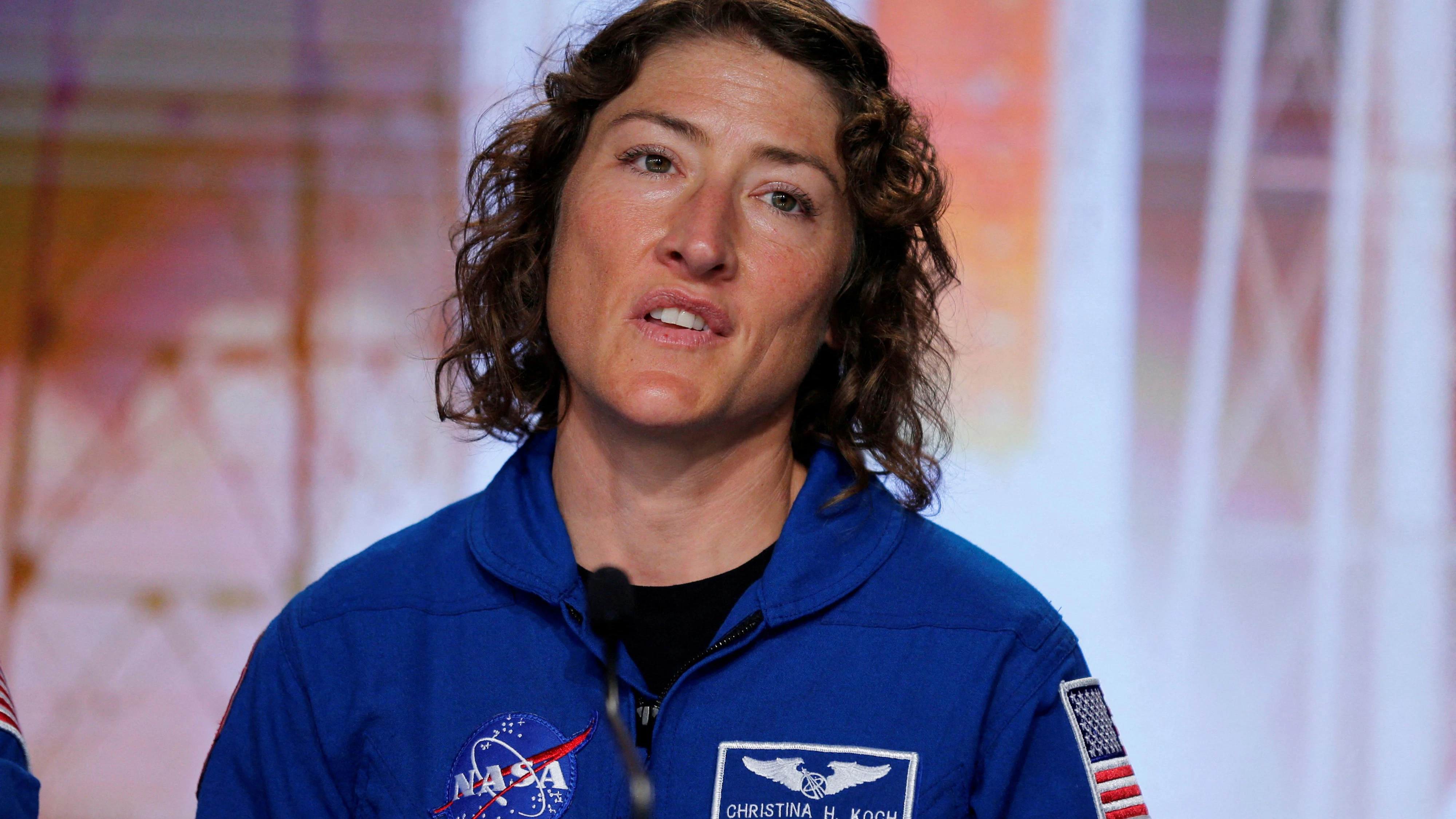 Astronautin Christina Hammock Koch wurde während ihrer Mondmission von ihrem Mann kontaktiert, weil er gewissen Dinge im Haushalt nicht finden konnte.