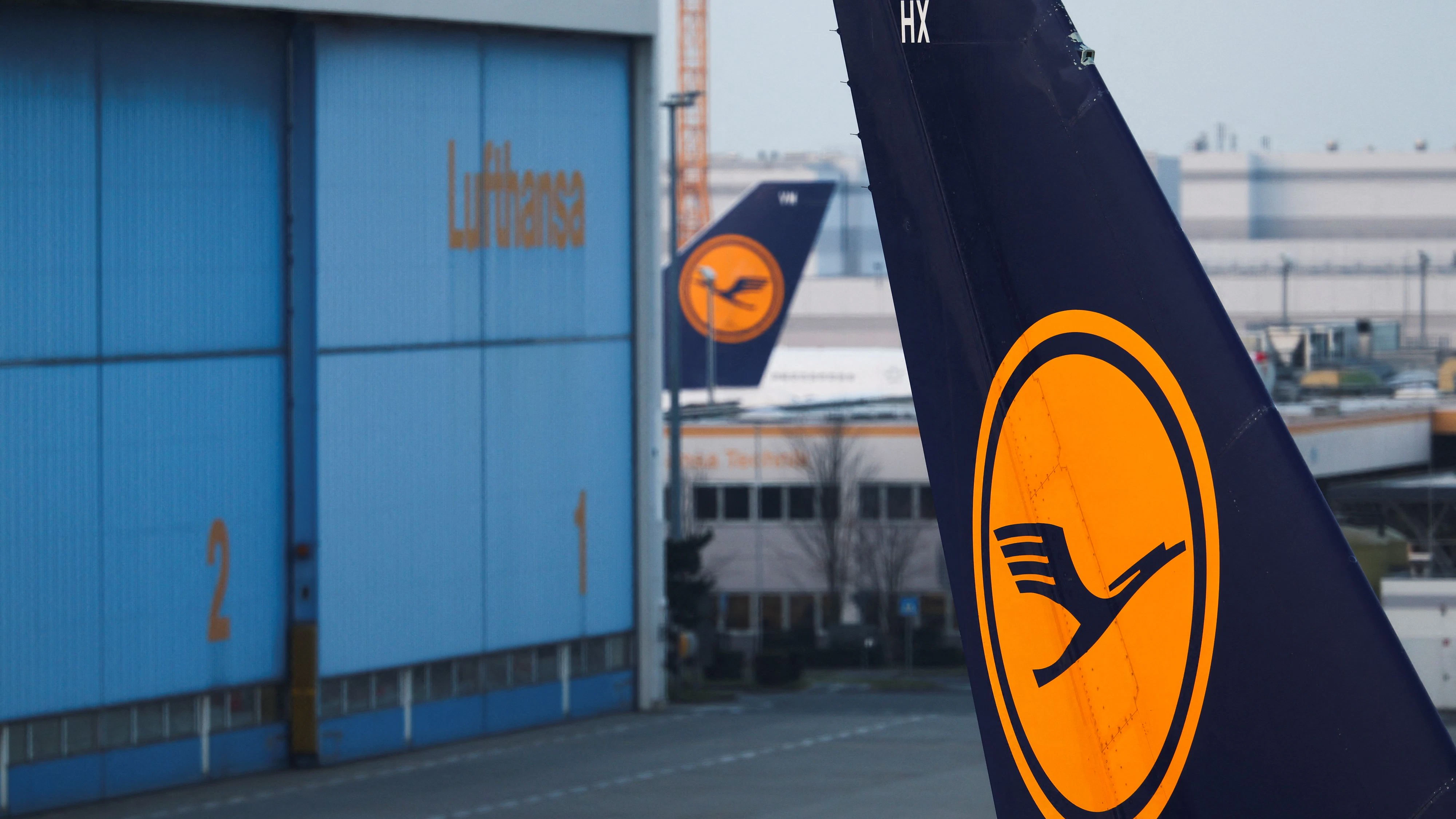 Lufthansa planes stand parked as Frankfurt airport is closed to passengers with planned departures due to a strike organised by Verdi union, in Frankfurt, Germany, March 7, 2024. REUTERS/Kai Pfaffenbach 