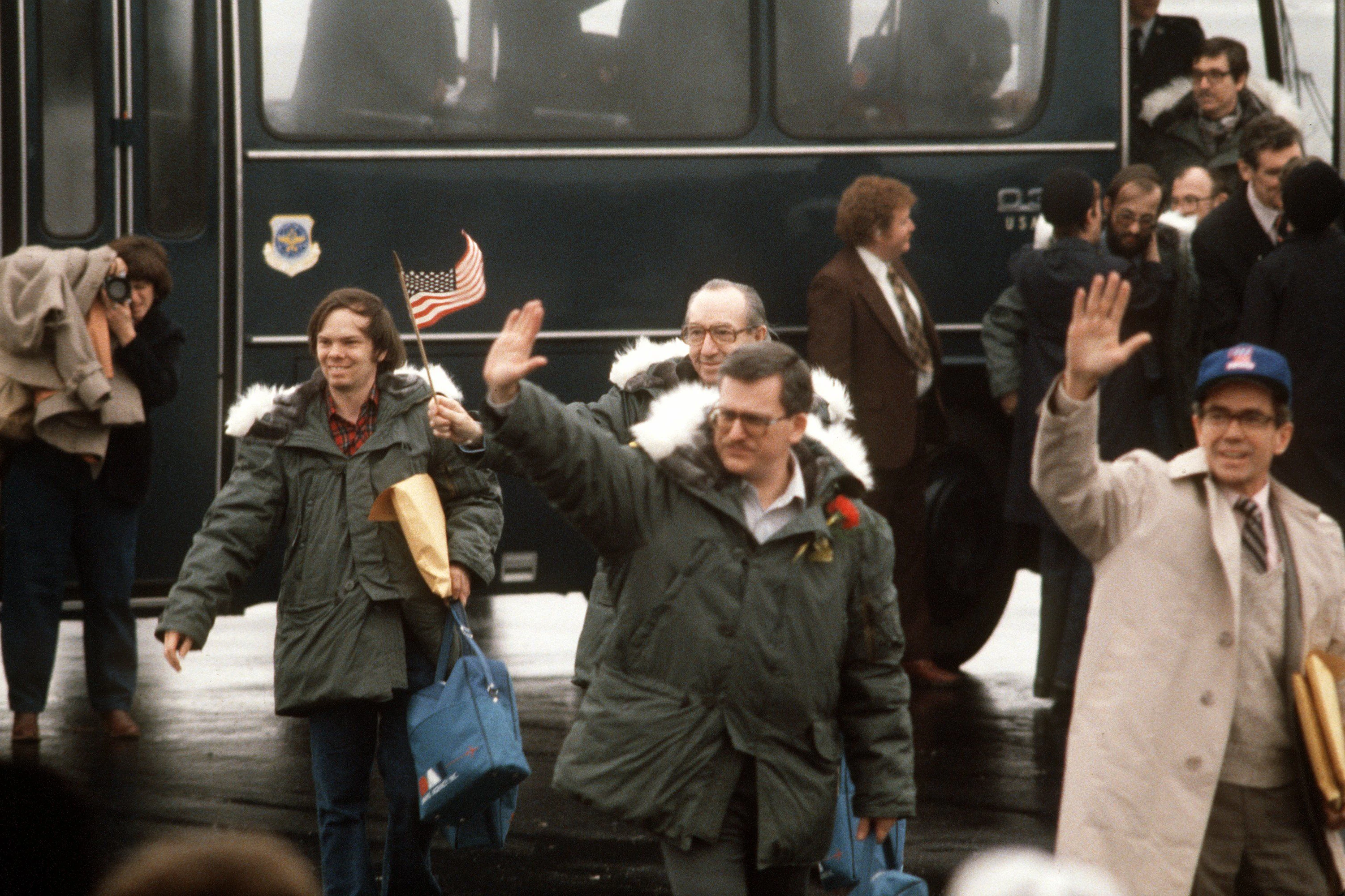 Die amerikanischen Teheran-Geiseln nach ihrer Befreiung am 25. Jänner1981 auf dem Frankfurter Flughafen