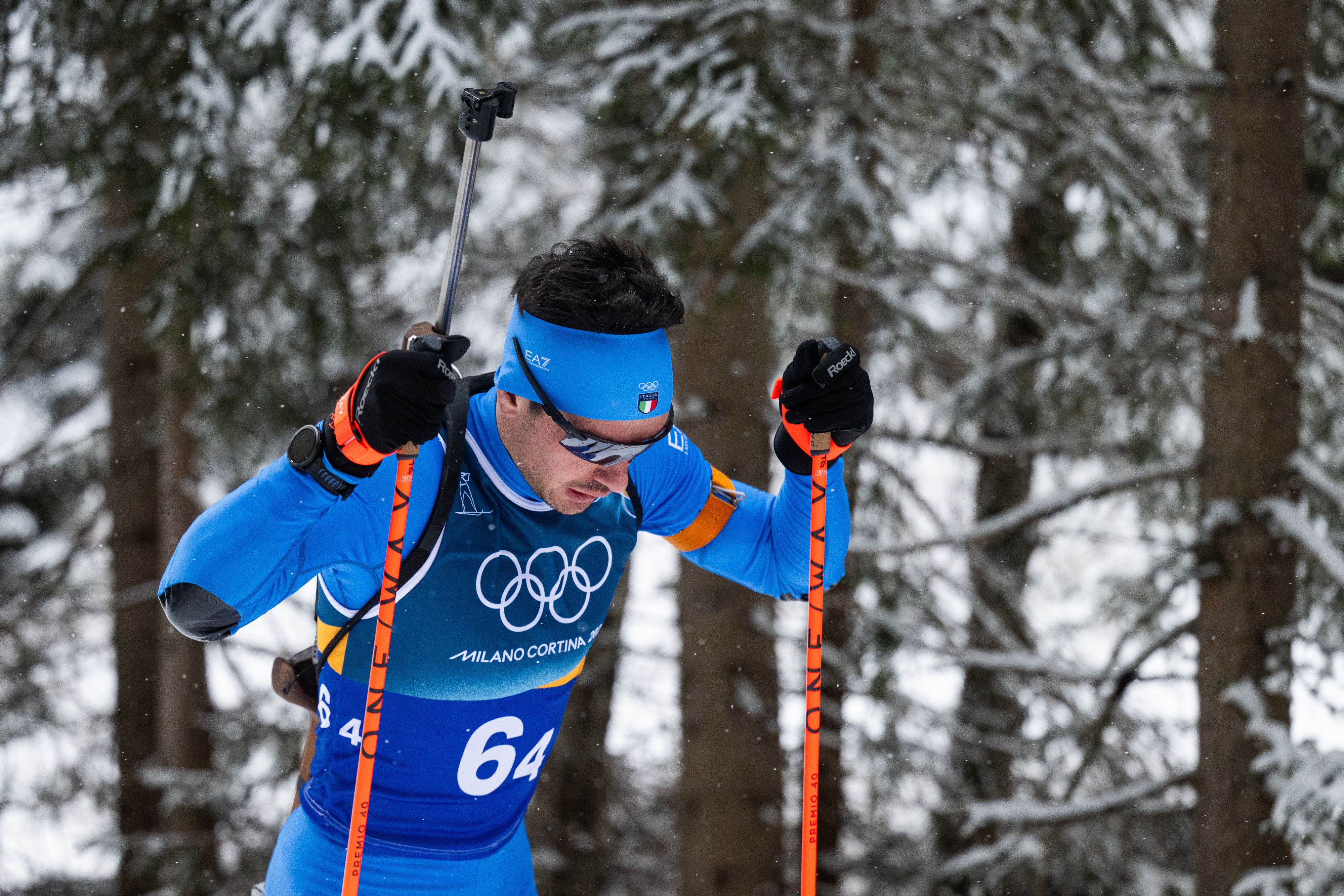 Der italienische Star-Biathlet Tommaso Giacomel musste bei Olympia auf Gold-Kurs liegend mit Herzproblemen aufgeben. 