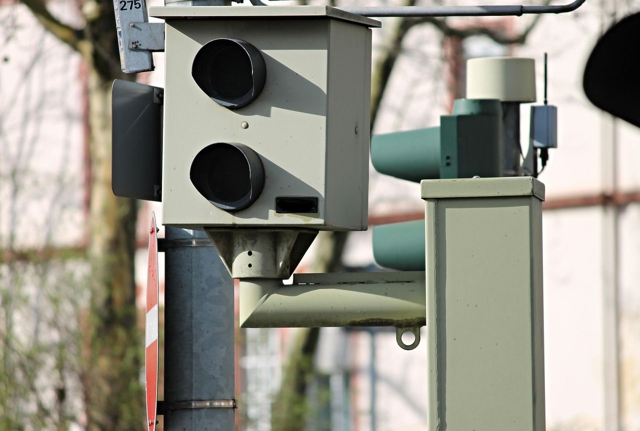 Radarfalle mit Blitz: Findige Verkehrssünder haben einen Weg gefunden, ihre Punkte loszuwerden.