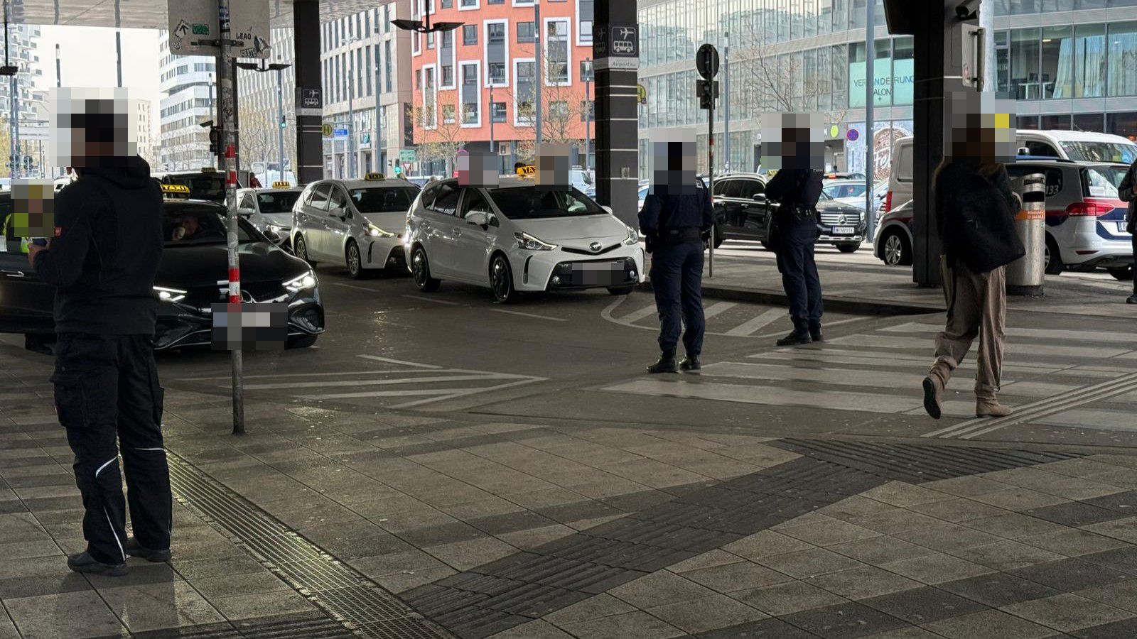 Razzia am Hauptbahnhof gegen Taxi-Schwindler