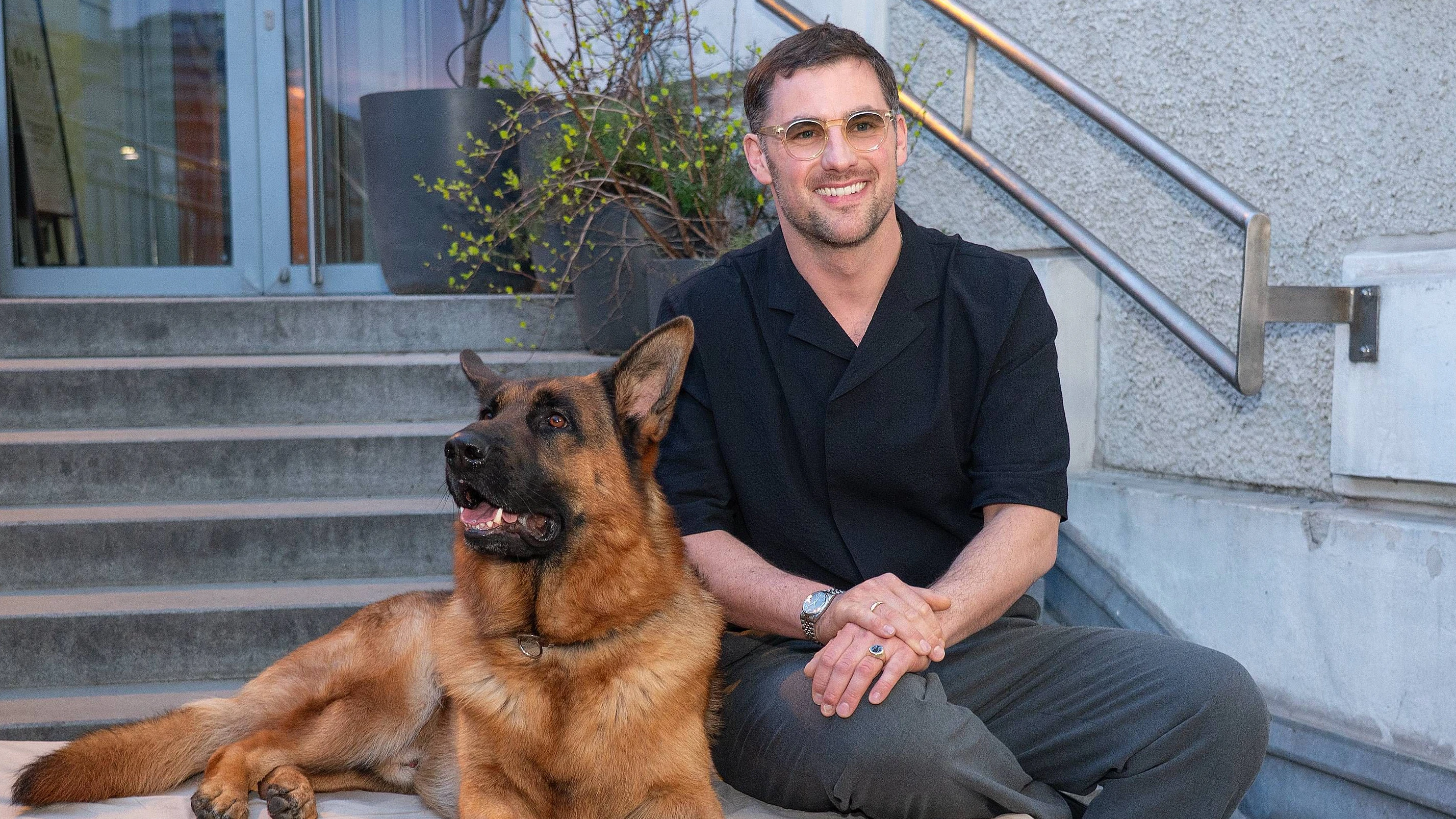 Fototermin vor der Staffelpremiere Kinopremiere Kommissar Rex, Urania Kino, Wien, 25.3.2026, -  Kommissar REX Hund, Ferdinand SEEBACHER 