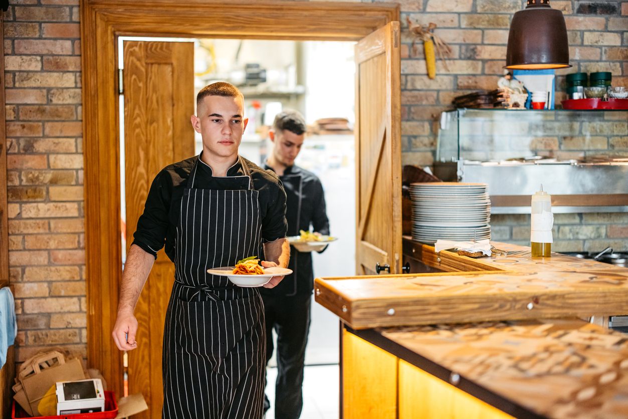 Der junge Gastro-Mitarbeiter wurde gleich zwei mal gefeuert (Symbolbild).