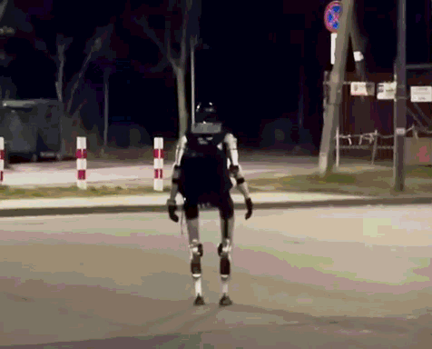 Heute.at - Video erstaunt: Roboter jagt Wildschweine in Warschau