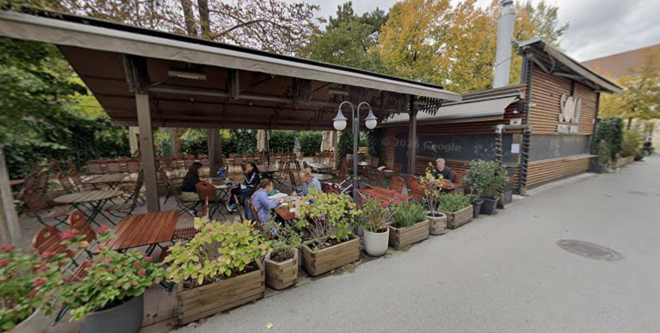 Der Außenbereich des ehemaligen Universitätsbräuhaus (später eine Pizzeria) wird zurückgebaut. Einst der schönste Gastgarten Wiens, bald wieder eine grüne Wiese. 