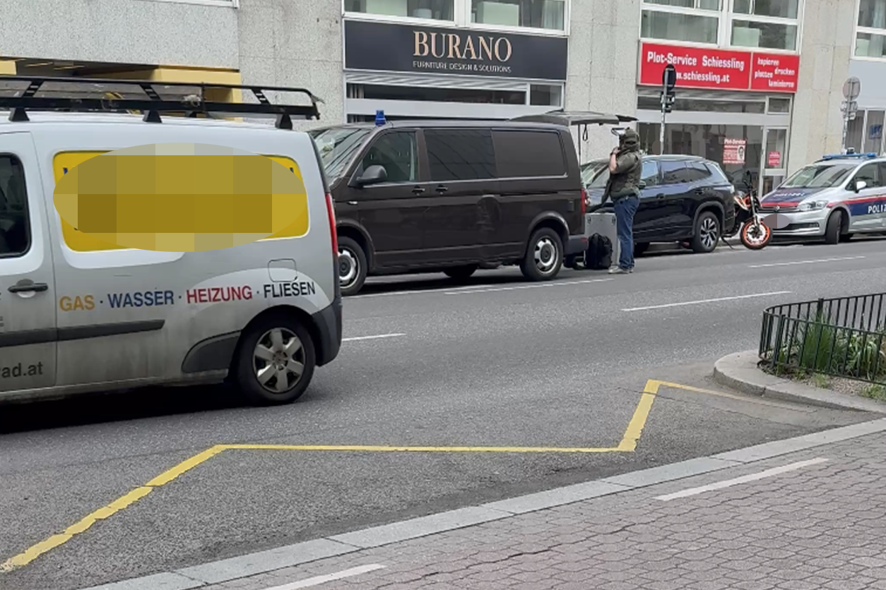 Am Donnerstagvormittag rückten die Einsatzkräfte in die Operngasse aus.