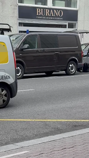 Verdächtiges Paket sorgt für Polizei-Großeinsatz in der Wiener City. Entwarnung nach Bombenalarm, Hintergründe bleiben vorerst unklar.