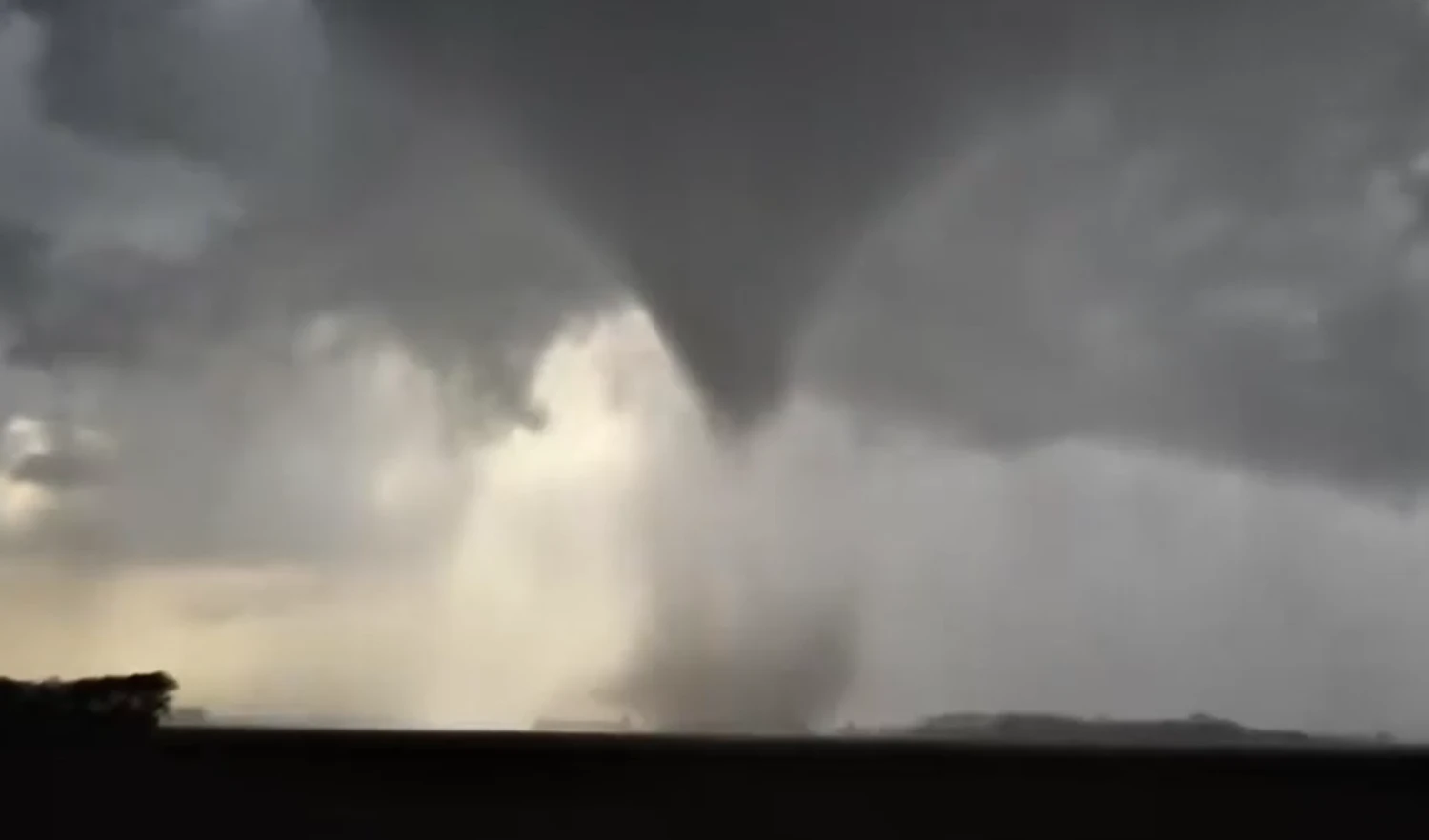Heute.at - Sturmjäger filmen spektakuläre Tornados in USA