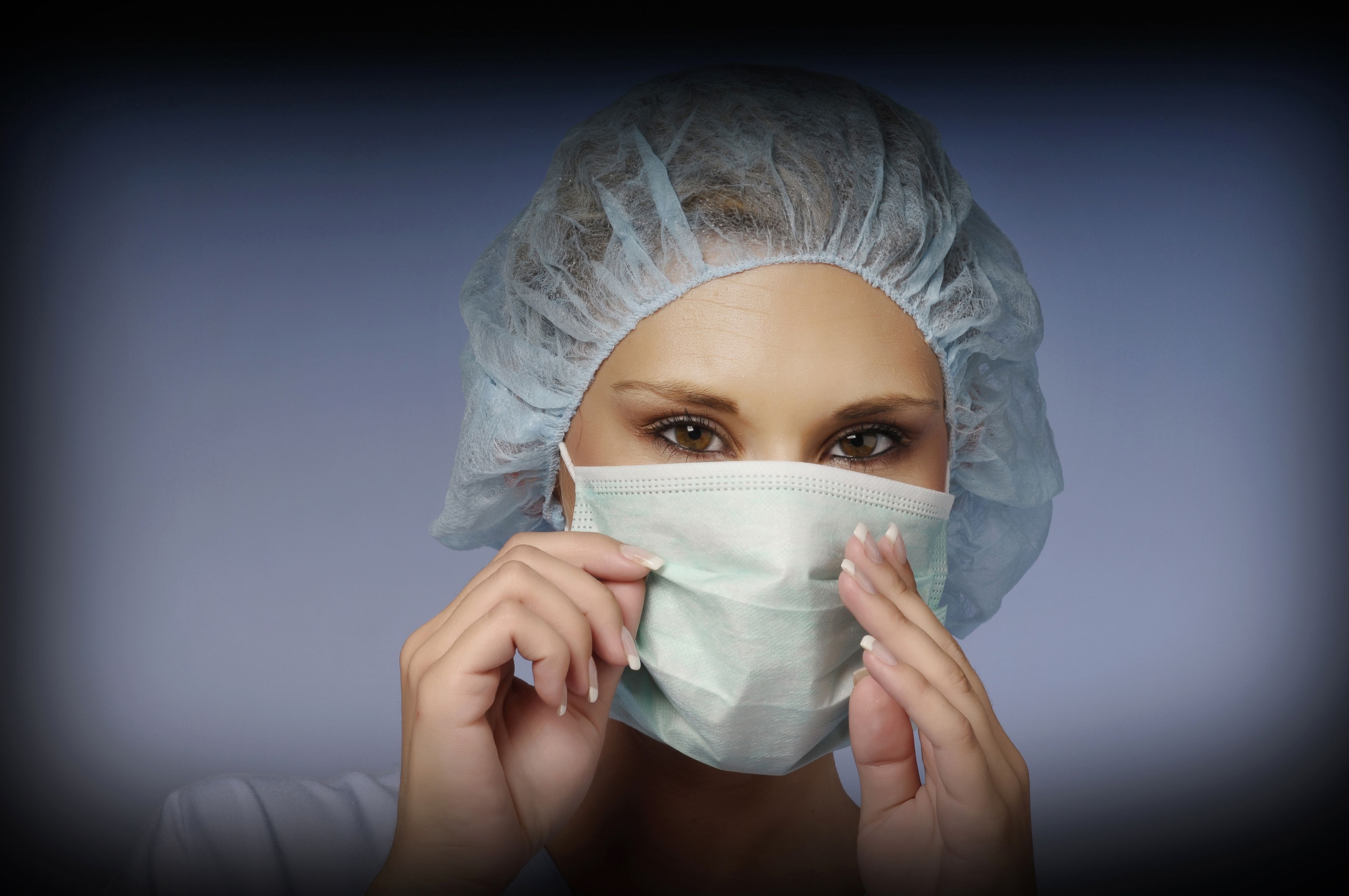 Die Frau soll in einer gesicherten Station mehrfach ungebührliches Verhalten gezeigt haben.