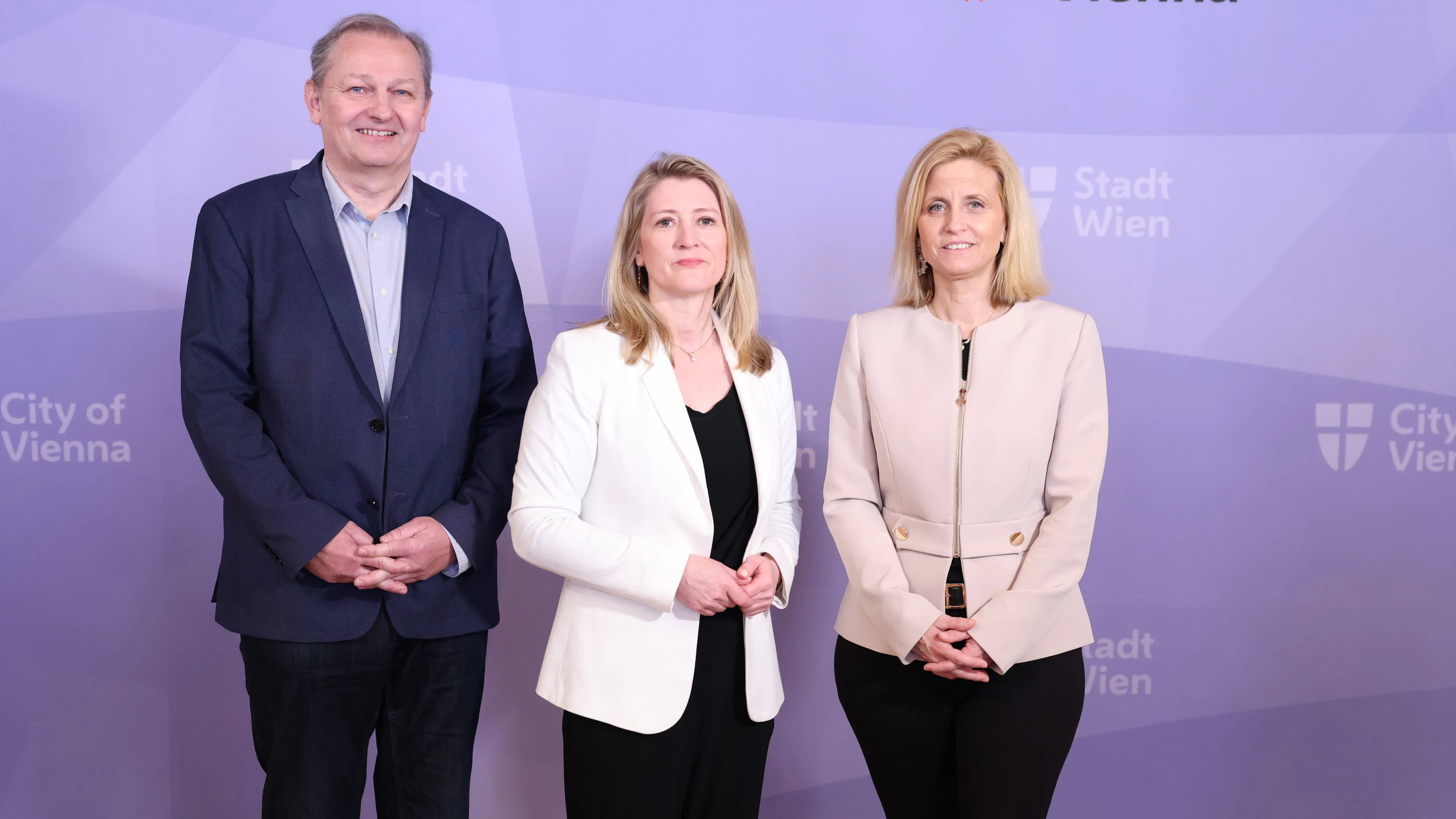 (v.l.) MA-11-Abteilungsleiter Johannes Köhler, Stadträtin Bettina Emmerling (Neos) und SPÖ-Gemeinderätin Astrid Pany