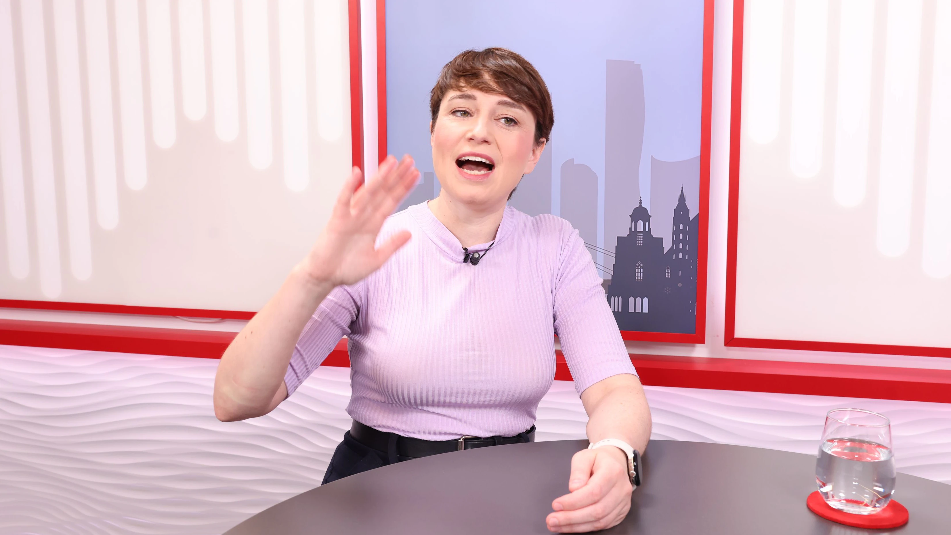 Außer Ankündigungen nicht viel gewesen, kritisiert Sigi Maurer die schwarz-rot-pinke Koalition.