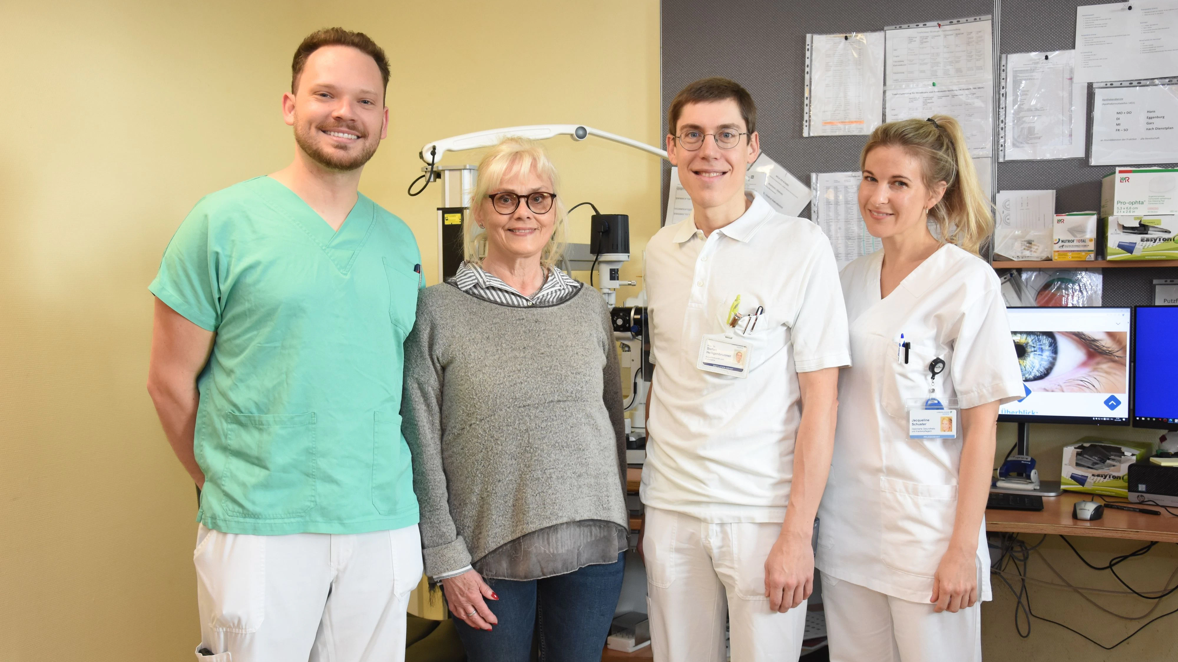 Felix Fink (Augenabteilung), Christine Nigl (Patientin), Stefan Heiligenbrunner (Leiter Abteilung f. Augenheilkunde), Jacqueline Schuster (Stv. Stationsleitung Augenabteilung)