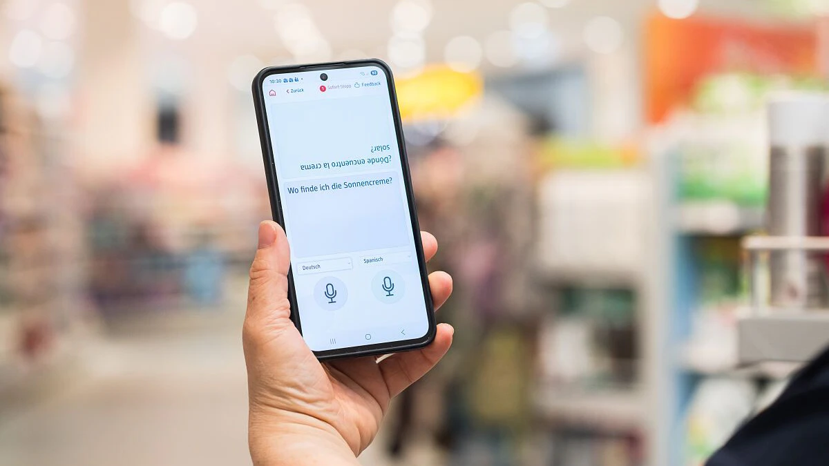 Mithilfe von KI will dm fremdsprachigen Kunden das Einkaufen vereinfachen. 
