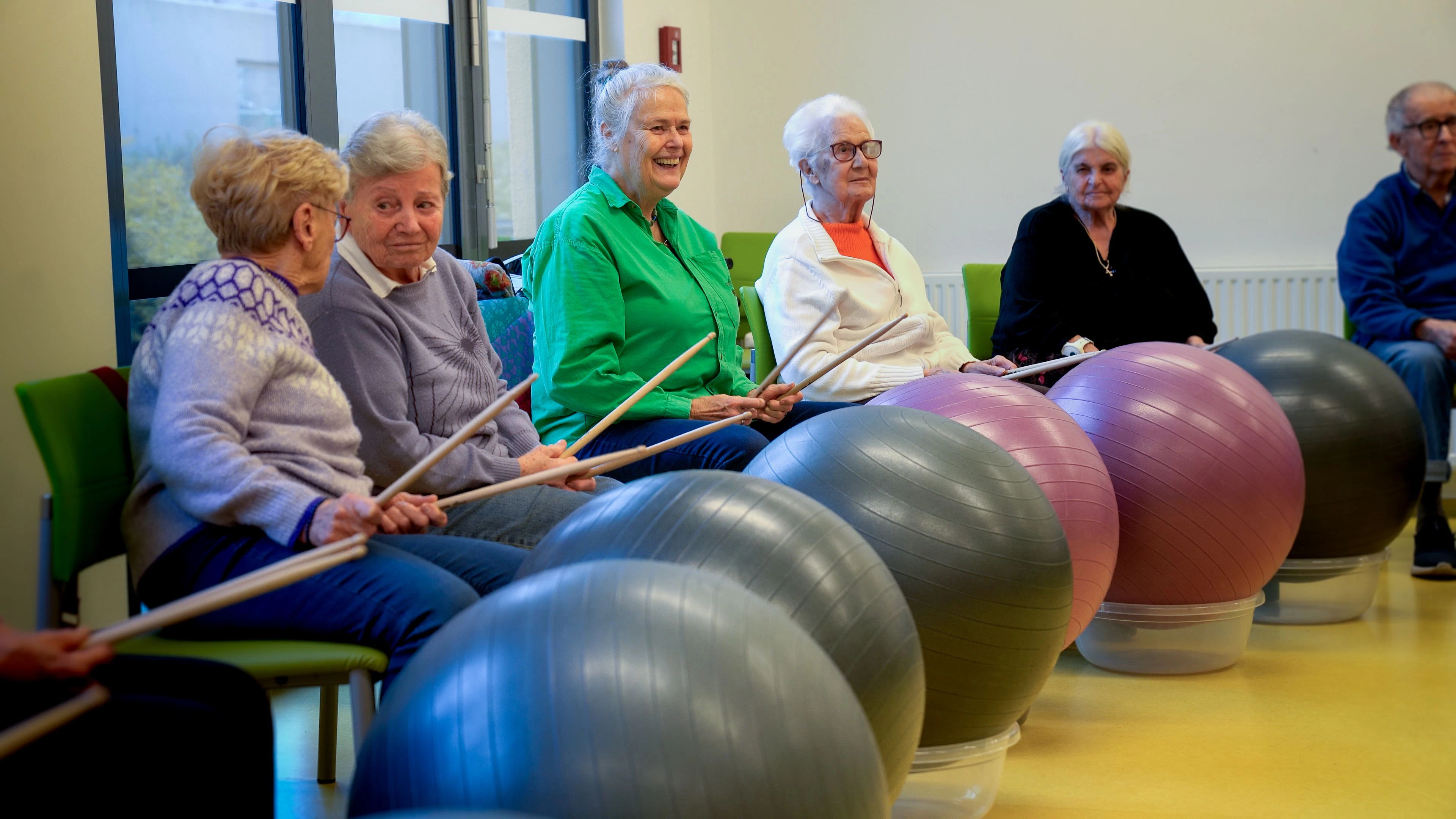 In den FSW-Tageszentren können die Seniorinnen und Senioren aus einer Vielzahl von Aktivitäten wählen.