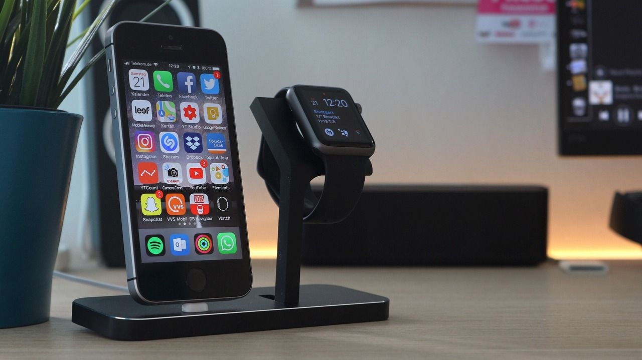 Apple-Watch-Docking-Station mit iPhone-Dock