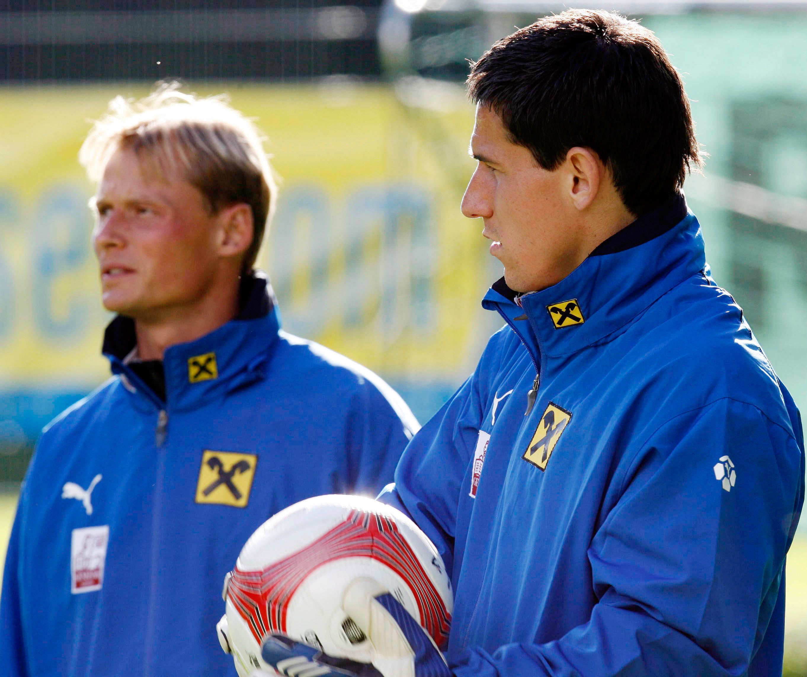 Helge Payer (r.) trauert um Alexander Manninger