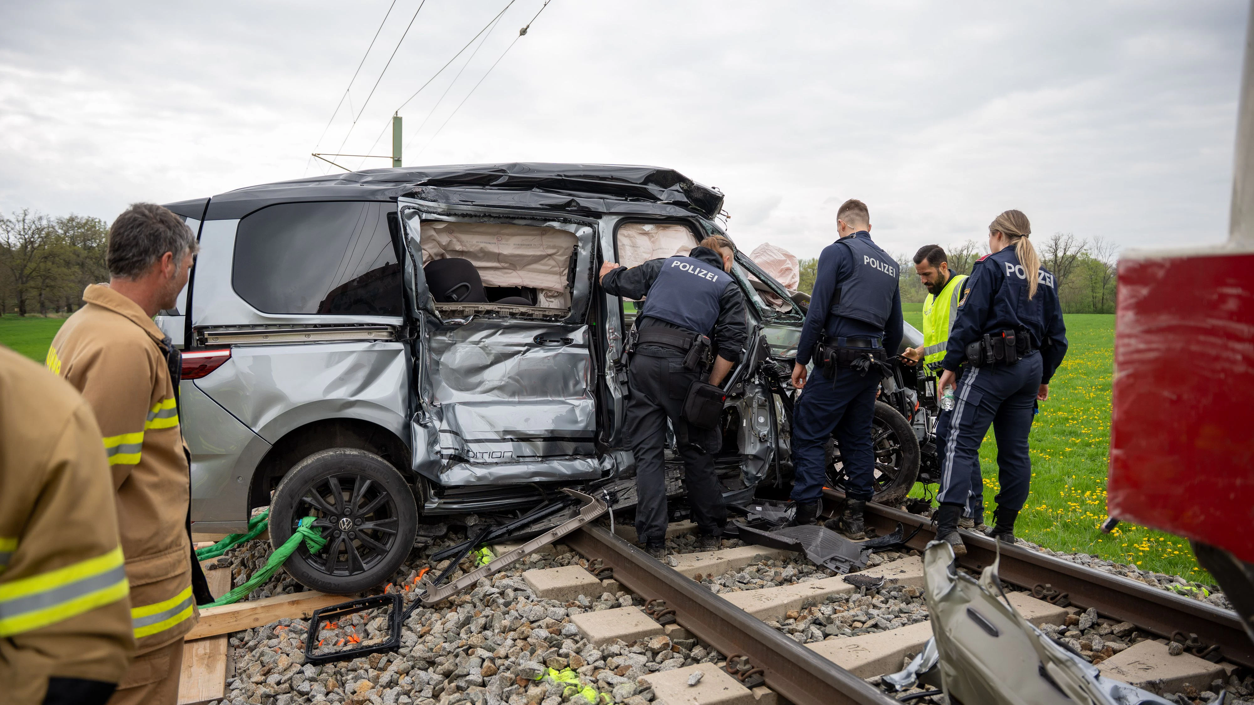 Autounfall mit der Salzburger Lokalbahn im Bezirk Salzburg-Umgebung