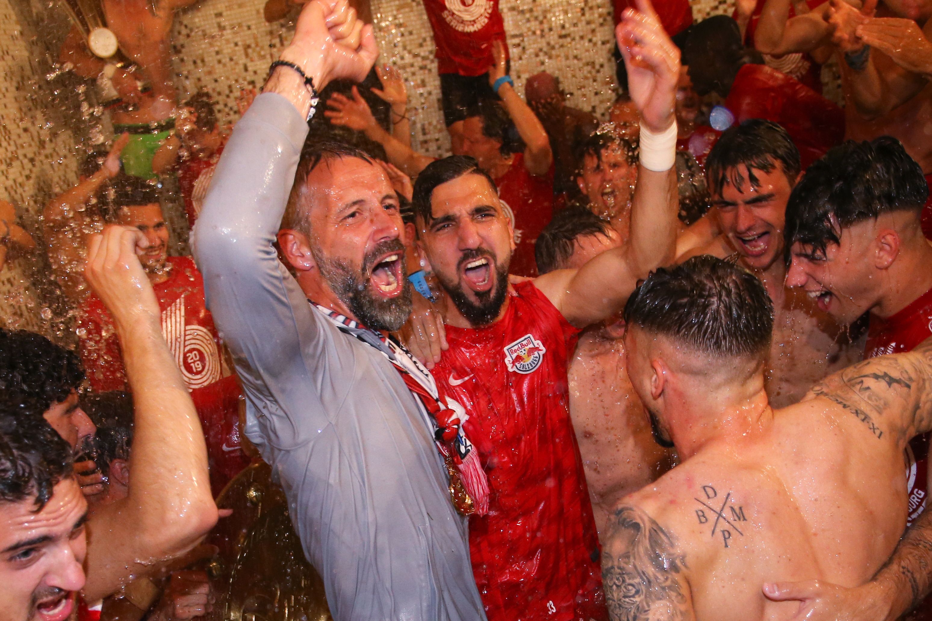 Marco Rose feiert mit dem FC Red Bull Salzburg die Meisterschaft 2019.