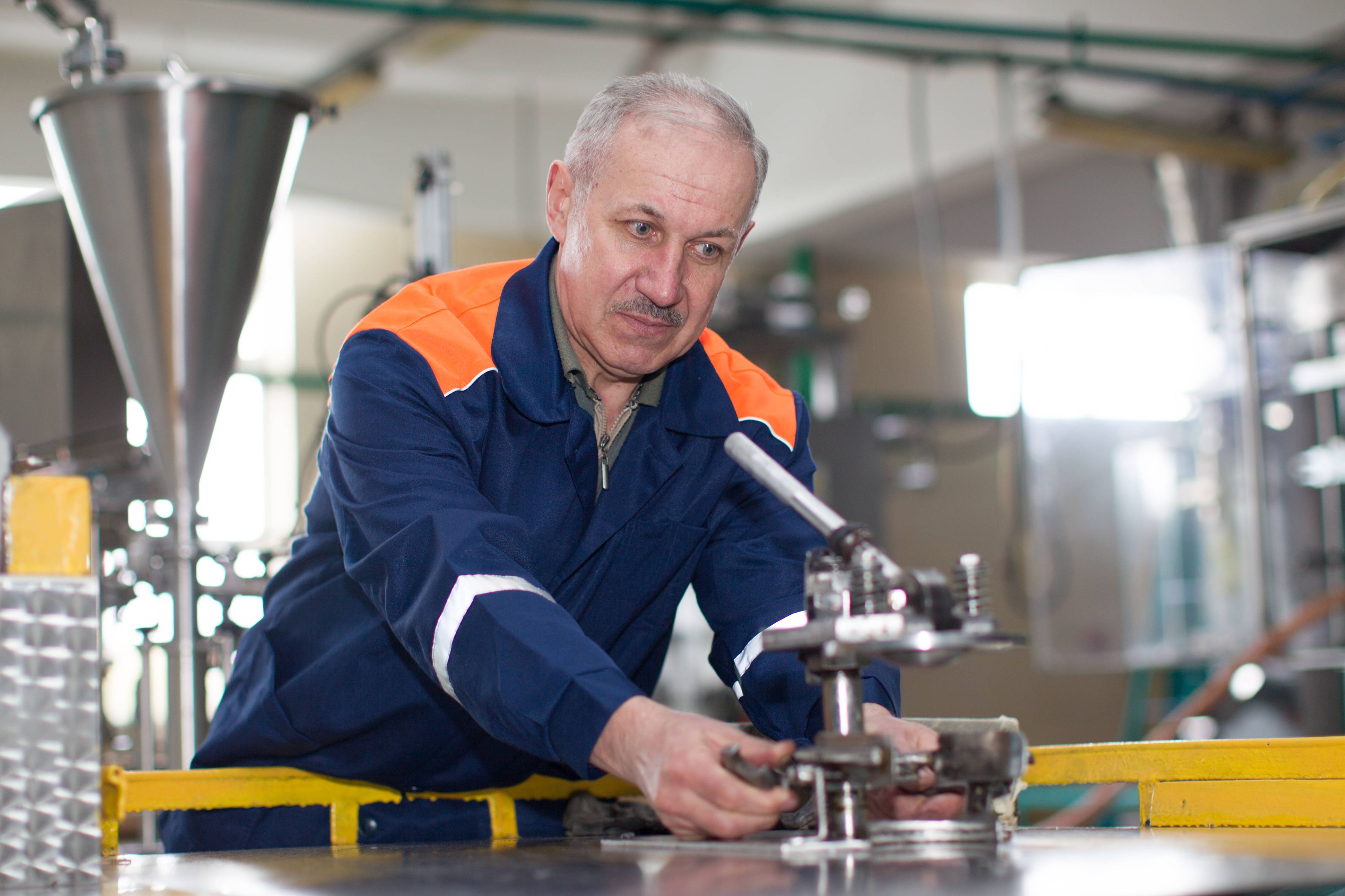 Nach Pensionsantritt weiterzuarbeiten, zahlt sich ab 2027 deutlich mehr aus.