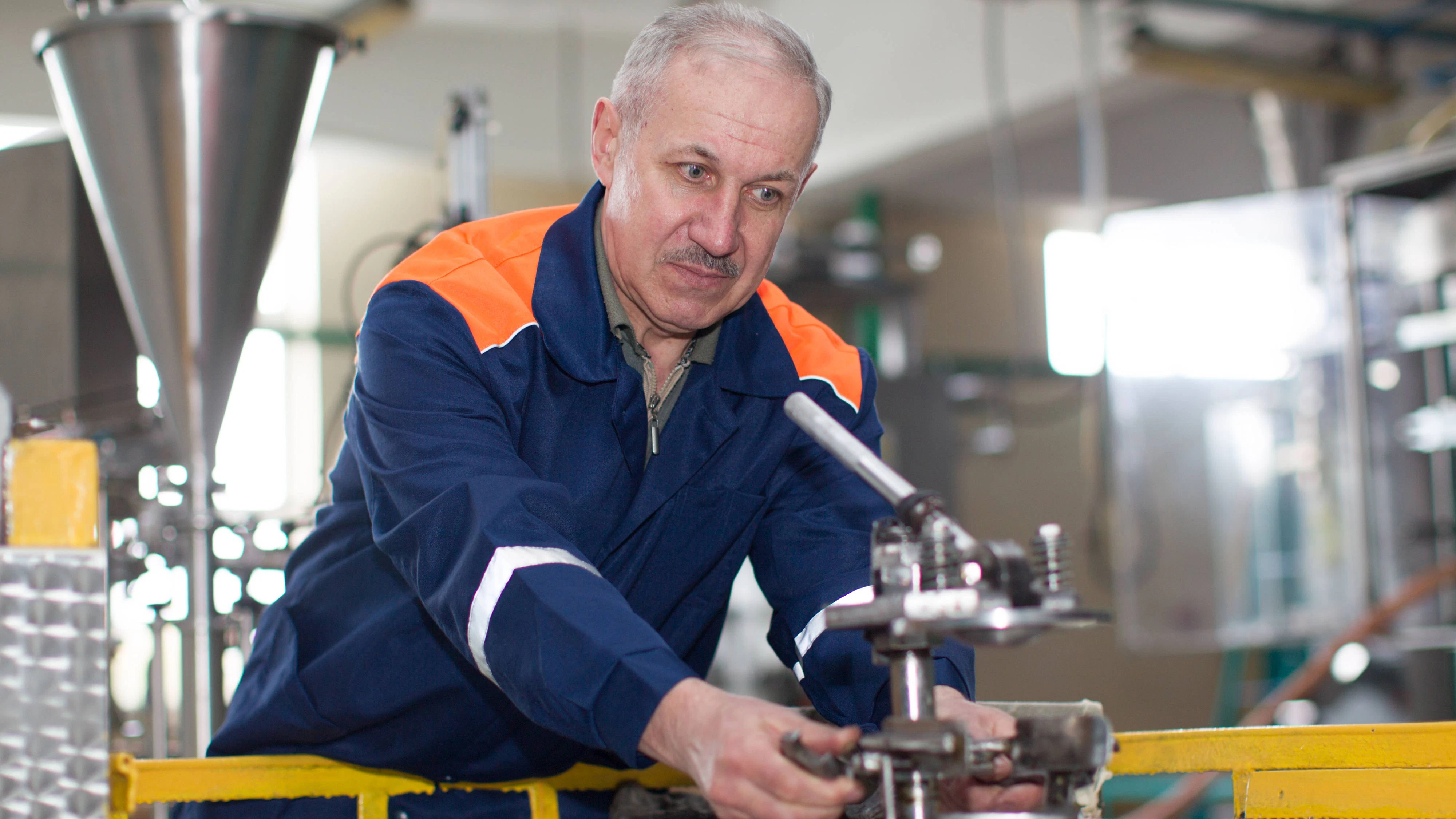 Nach Pensionsantritt weiterzuarbeiten, zahlt sich ab 2027 deutlich mehr aus.