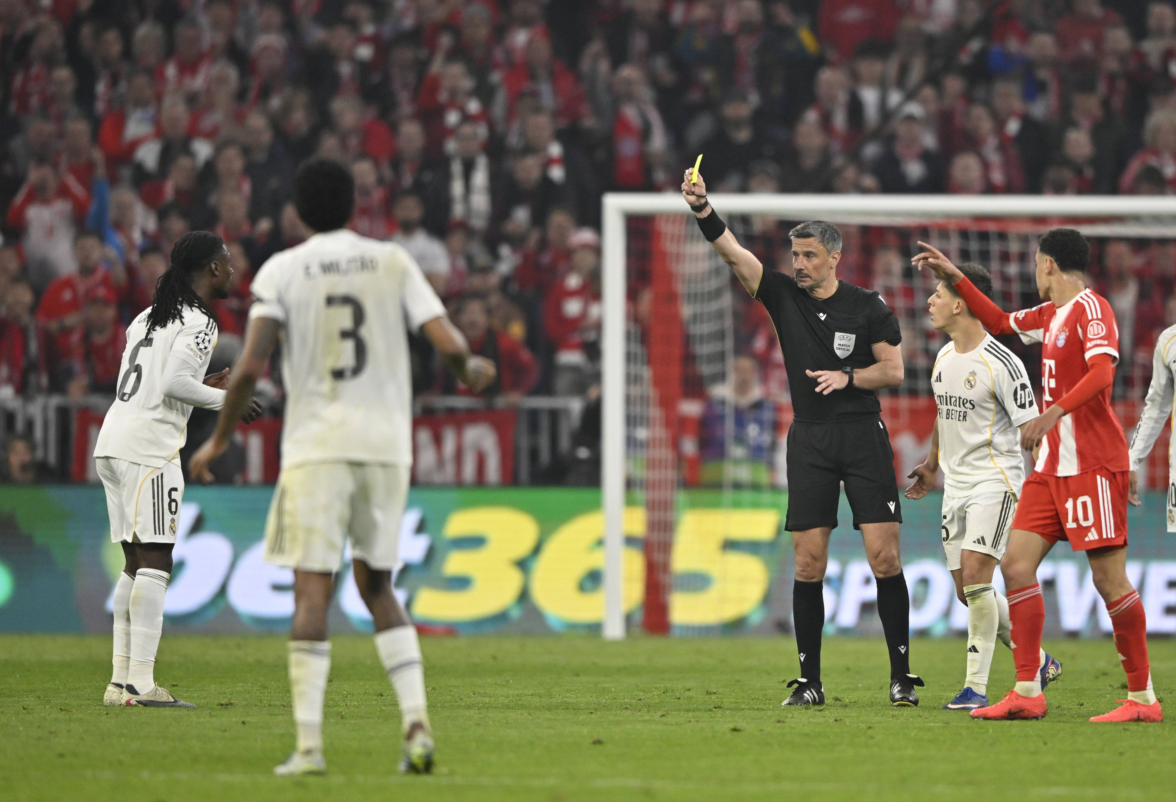 Real-Madrid-Star Eduardo Camavinga meldet sich nach seinem Ausschluss gegen Bayern Mnchen zu Wort. 