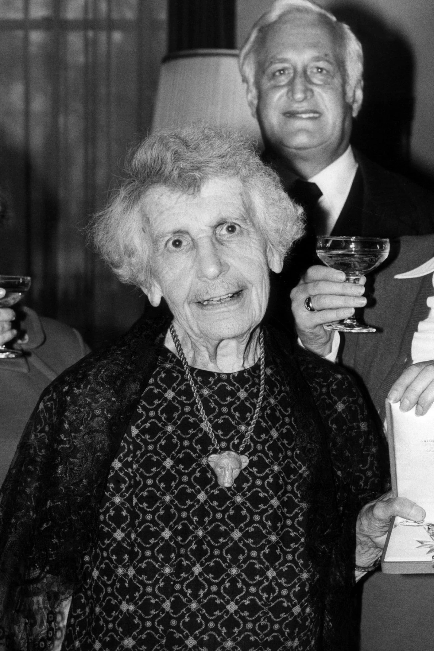 Die Psychologin Anna Freud im Rahmen einer Ehrung 1975 in London (sie starb sieben Jahre später)