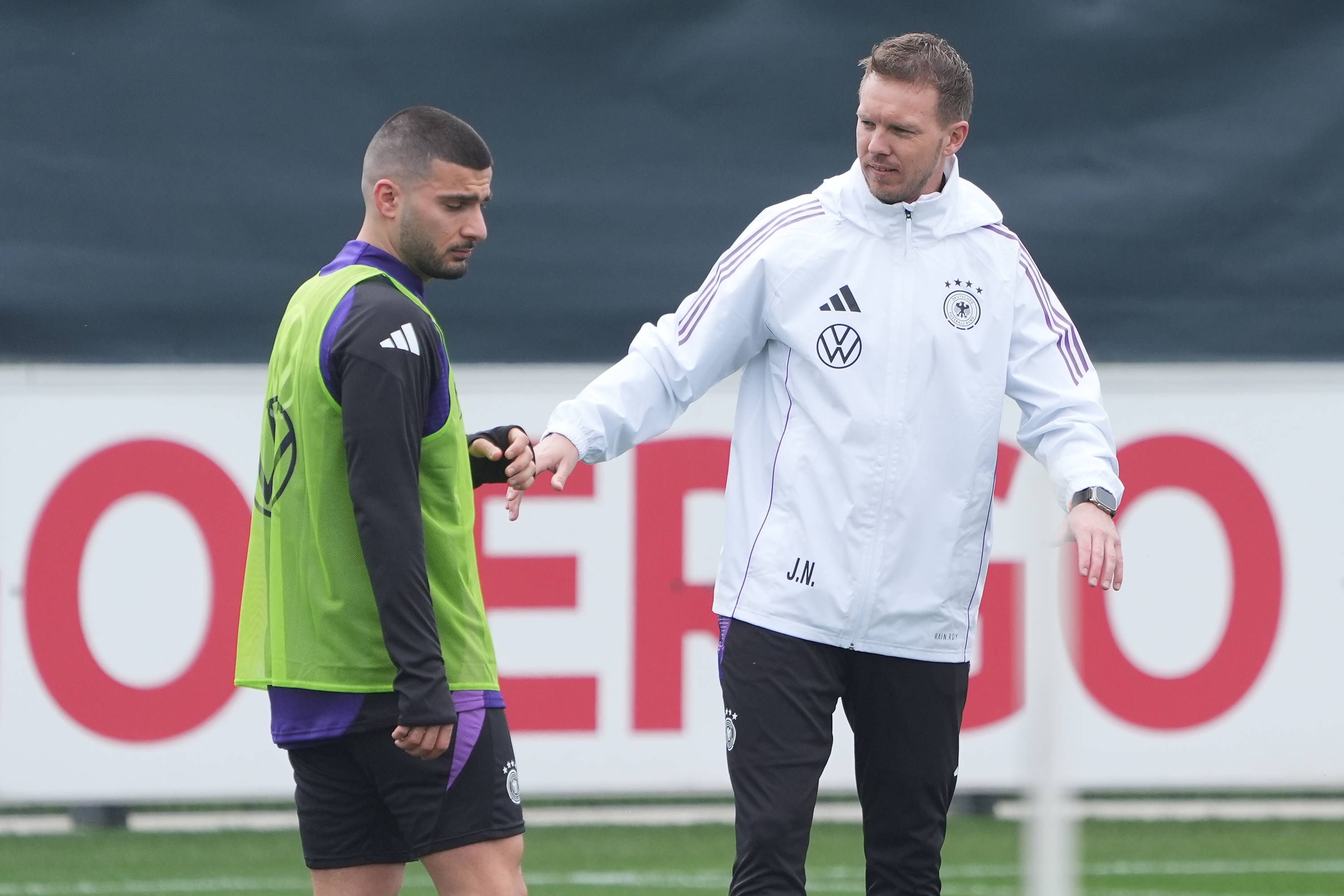 Deniz Undav und Julian Nagelsmann.