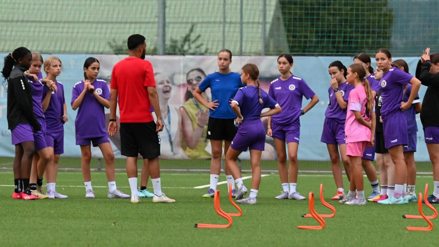 In Kärnten trainiert Rasool Frauenfußball.